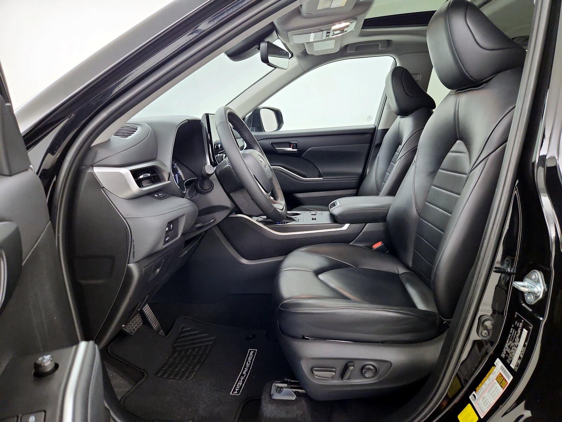 Thumbnail: 2023 Toyota Highlander - 11