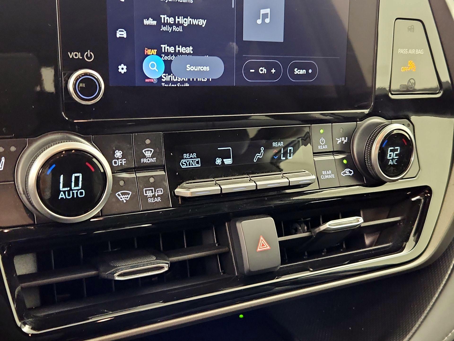 Thumbnail: 2023 Toyota Highlander - 16