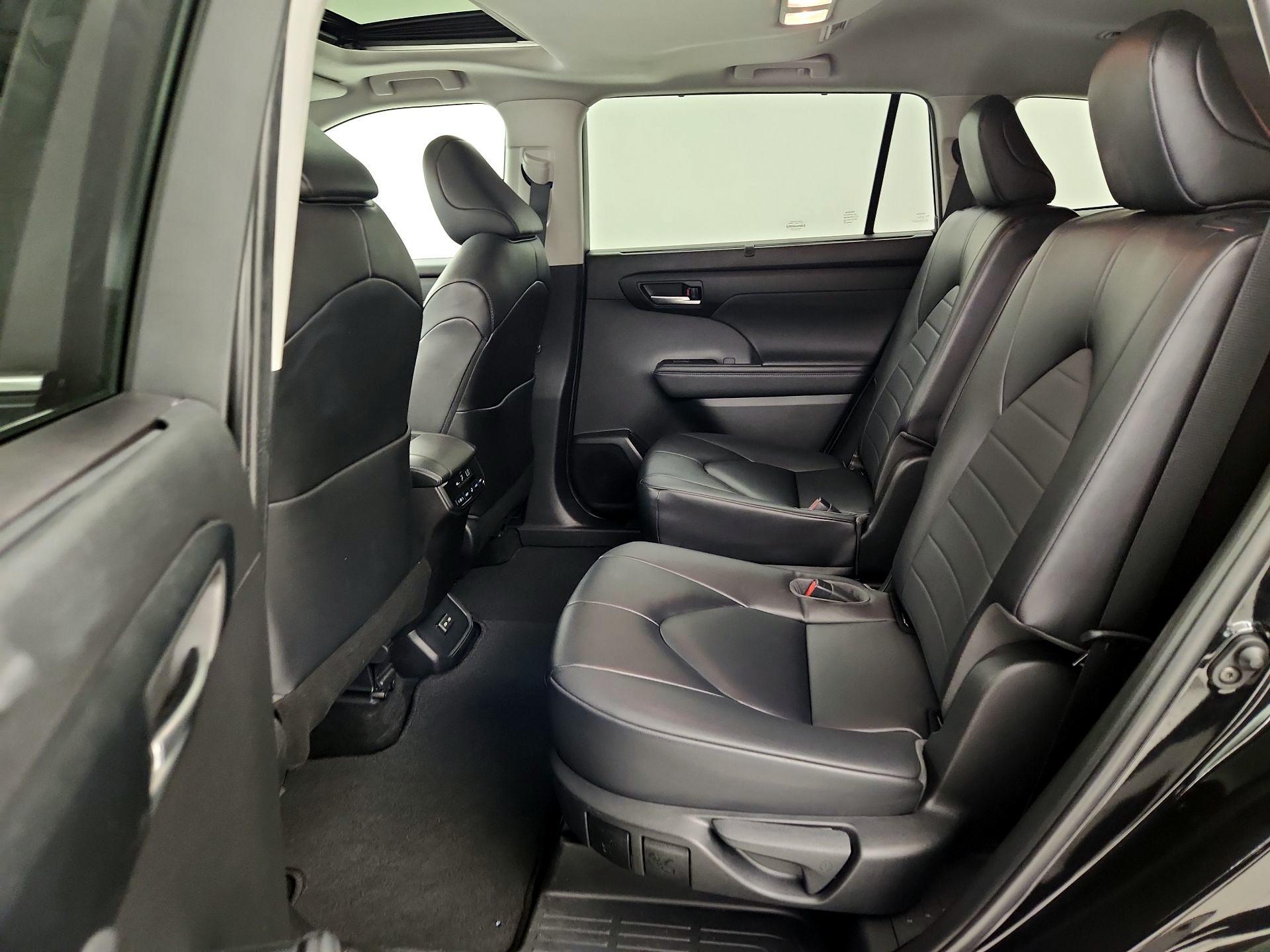 Thumbnail: 2023 Toyota Highlander - 20