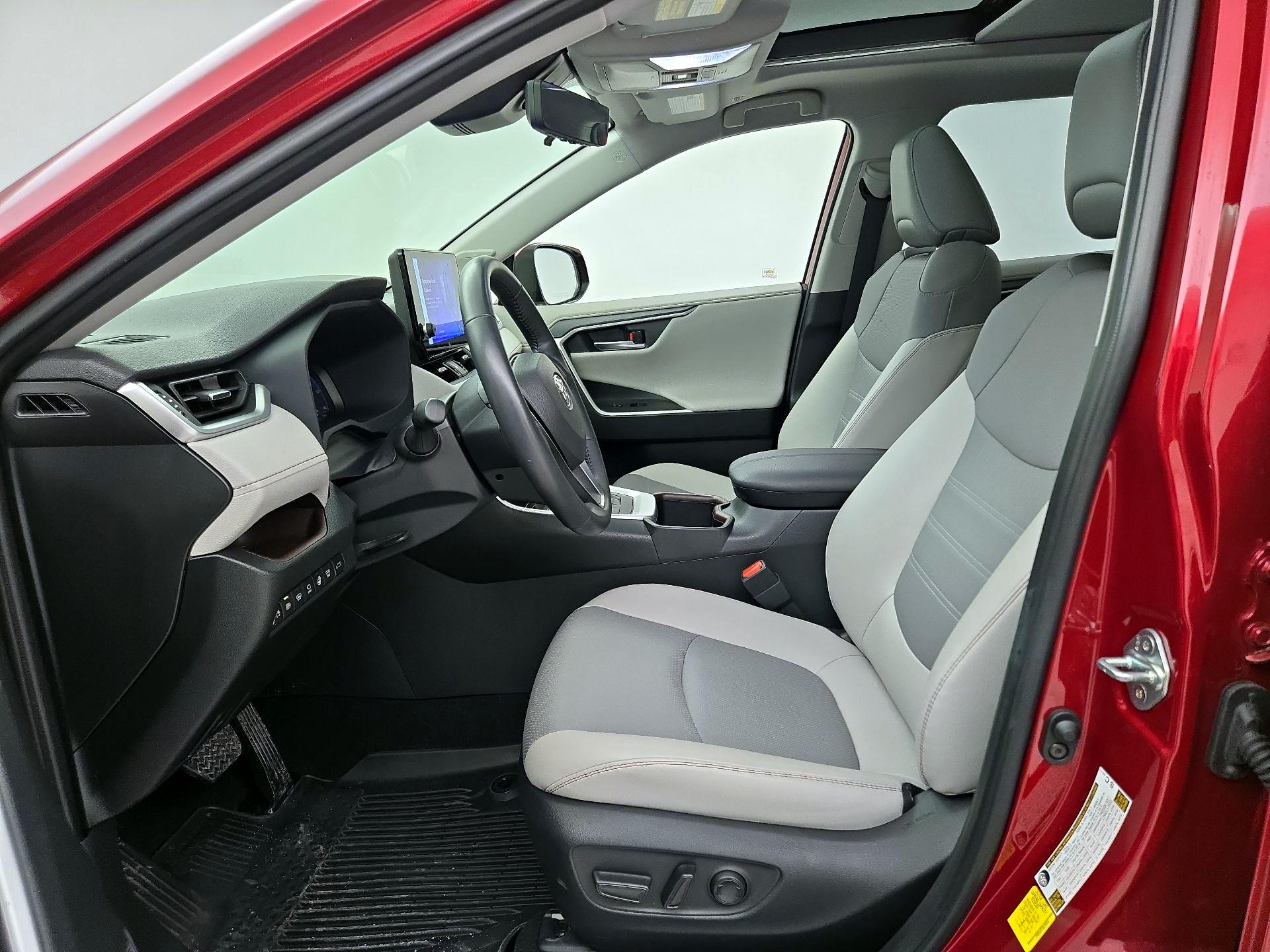 Thumbnail: 2025 Toyota RAV4 - 11