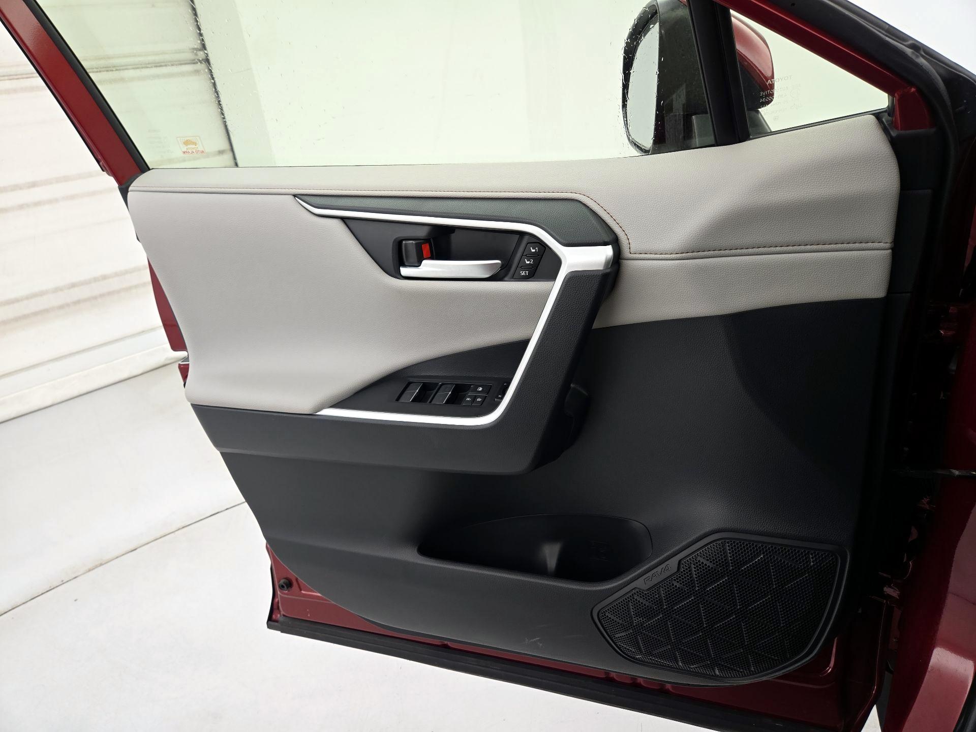 Thumbnail: 2025 Toyota RAV4 - 12