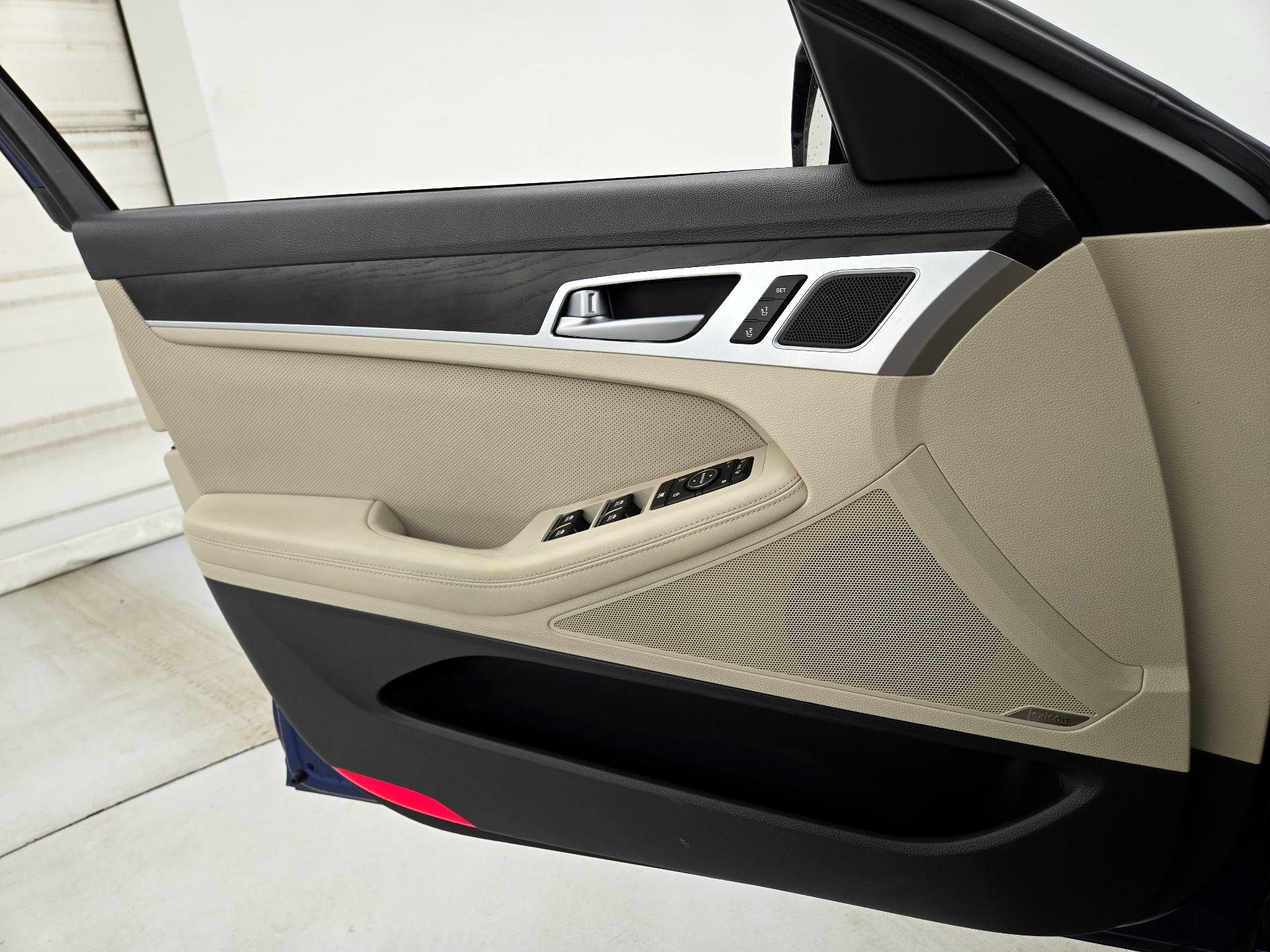 Thumbnail: 2017 Genesis G80 - 12