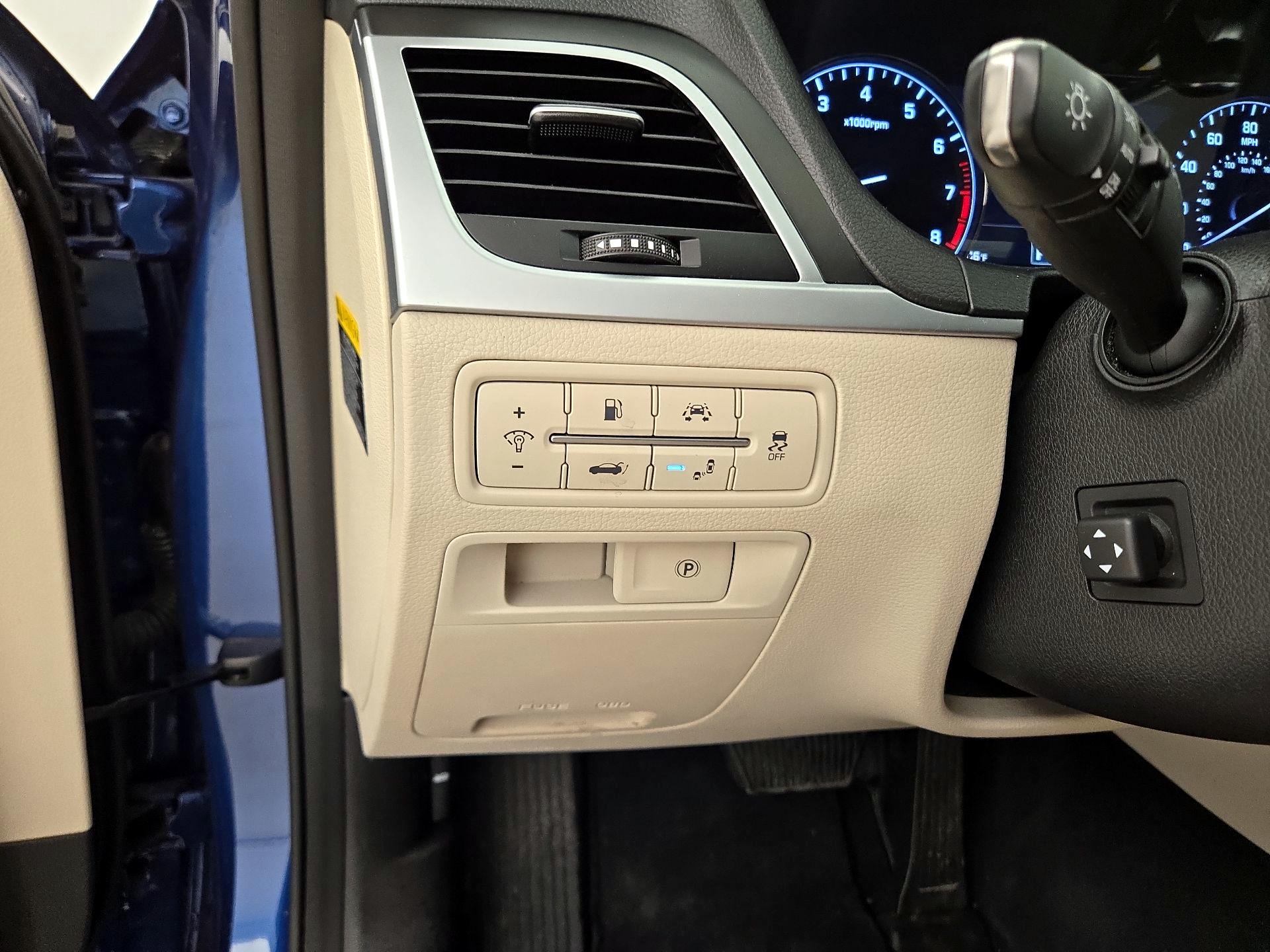 Thumbnail: 2017 Genesis G80 - 13