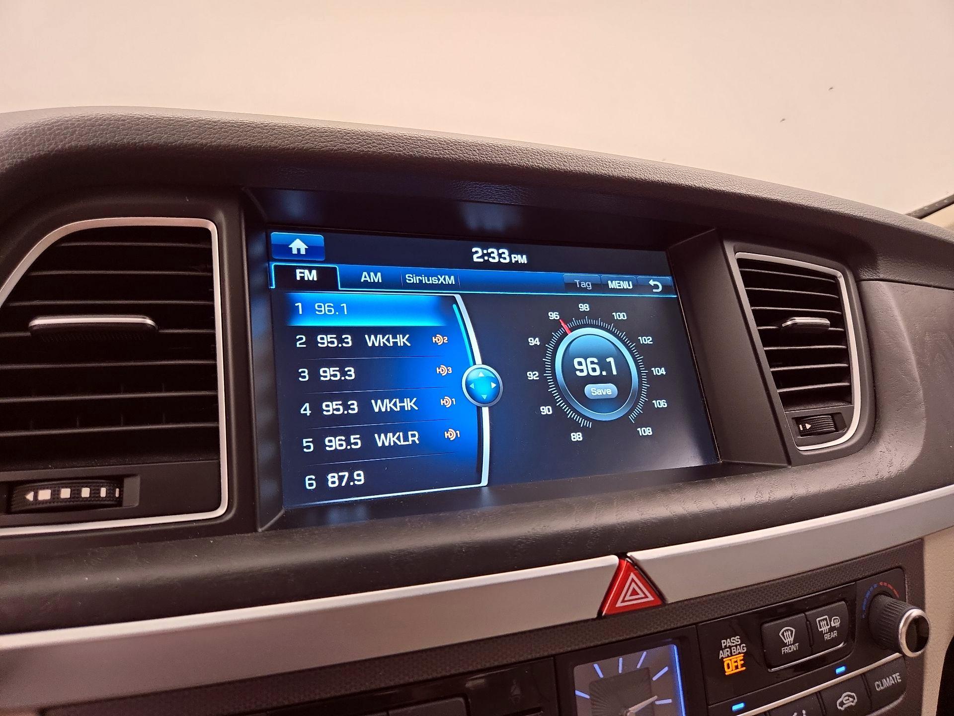 Thumbnail: 2017 Genesis G80 - 16