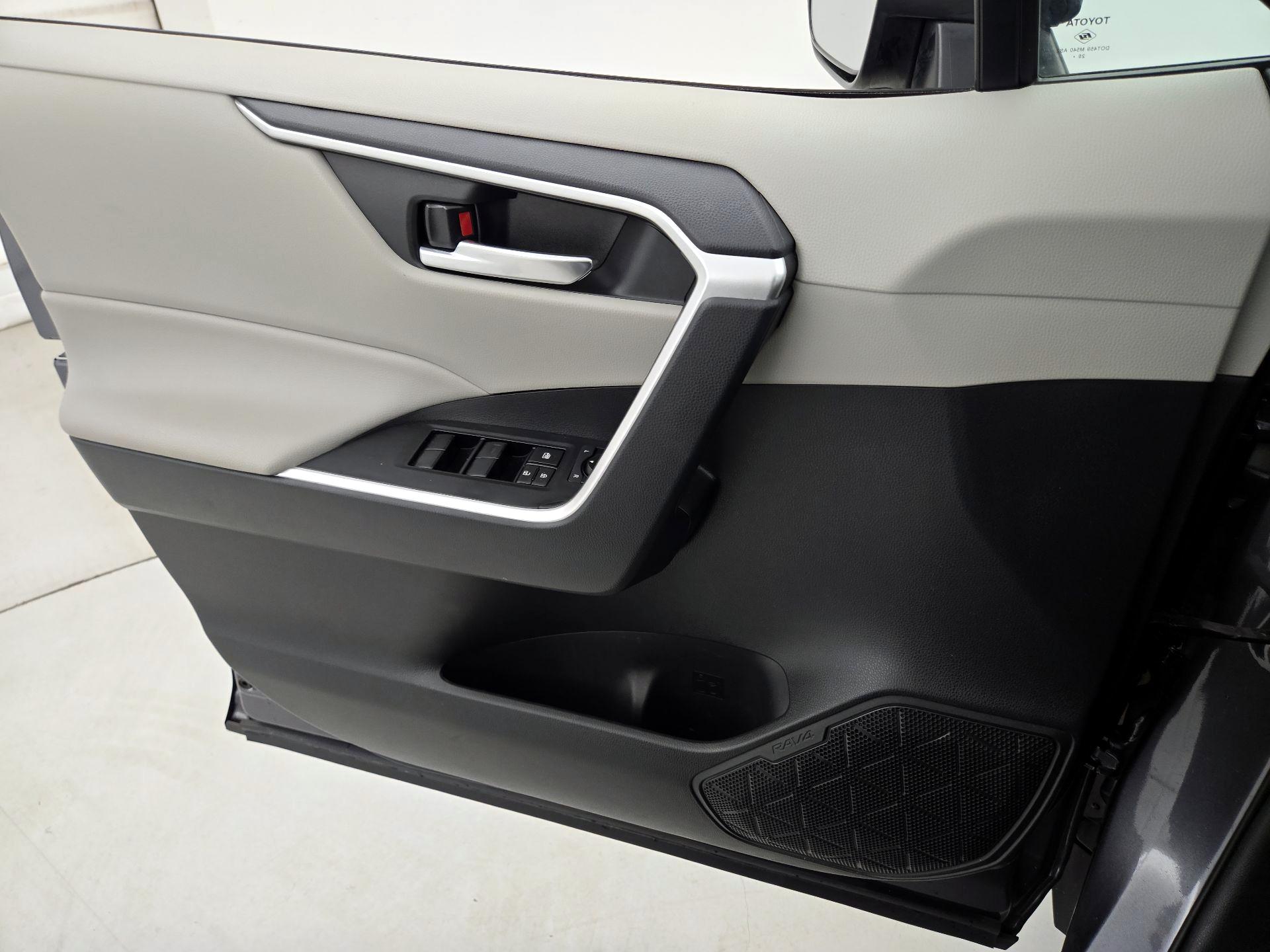 Thumbnail: 2021 Toyota RAV4 - 12