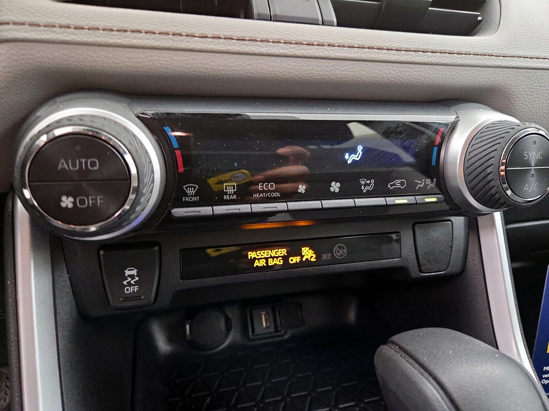 Thumbnail: 2021 Toyota RAV4 - 16