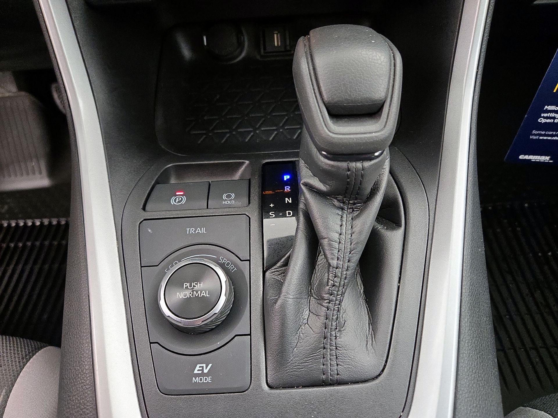 Thumbnail: 2021 Toyota RAV4 - 17