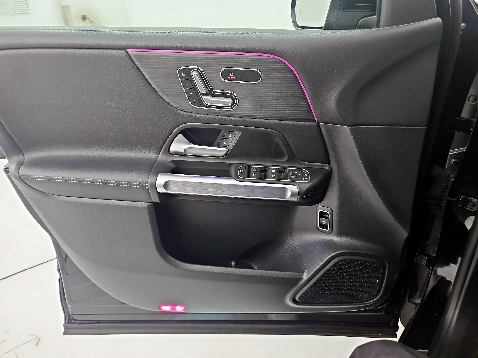 Thumbnail: 2023 Mercedes-Benz GLB - 12