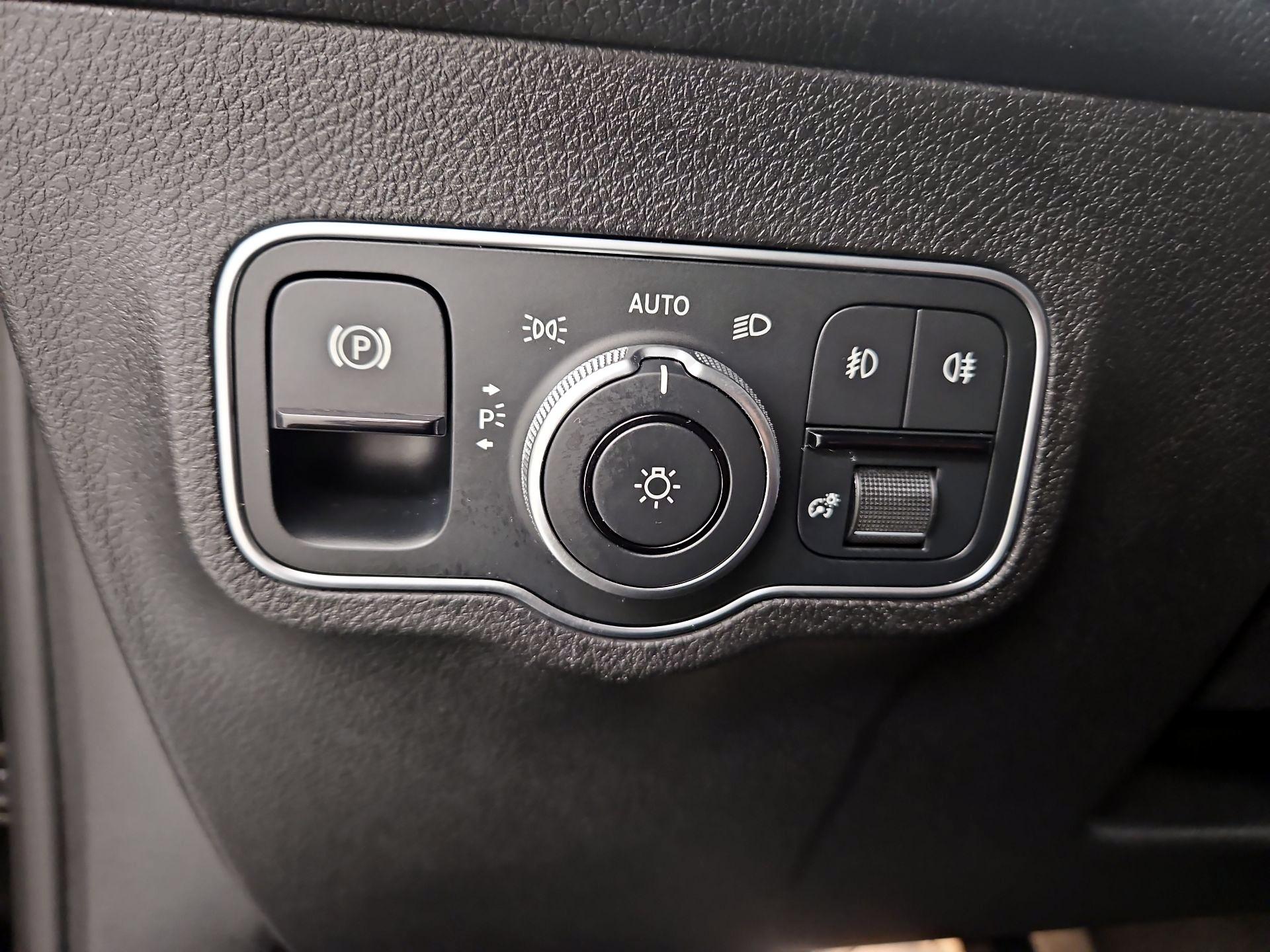 Thumbnail: 2023 Mercedes-Benz GLB - 13