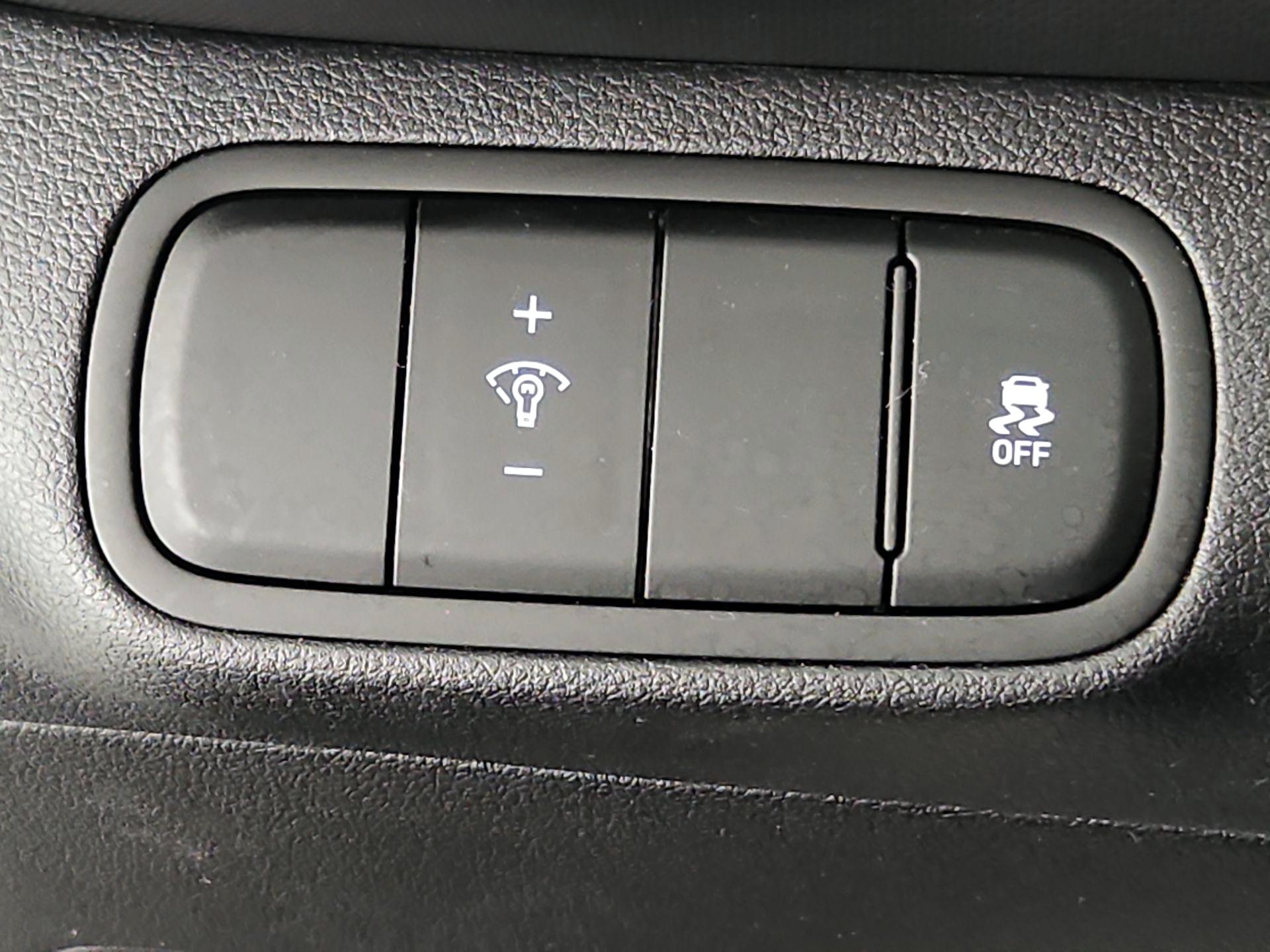 Thumbnail: 2023 Hyundai Venue - 13