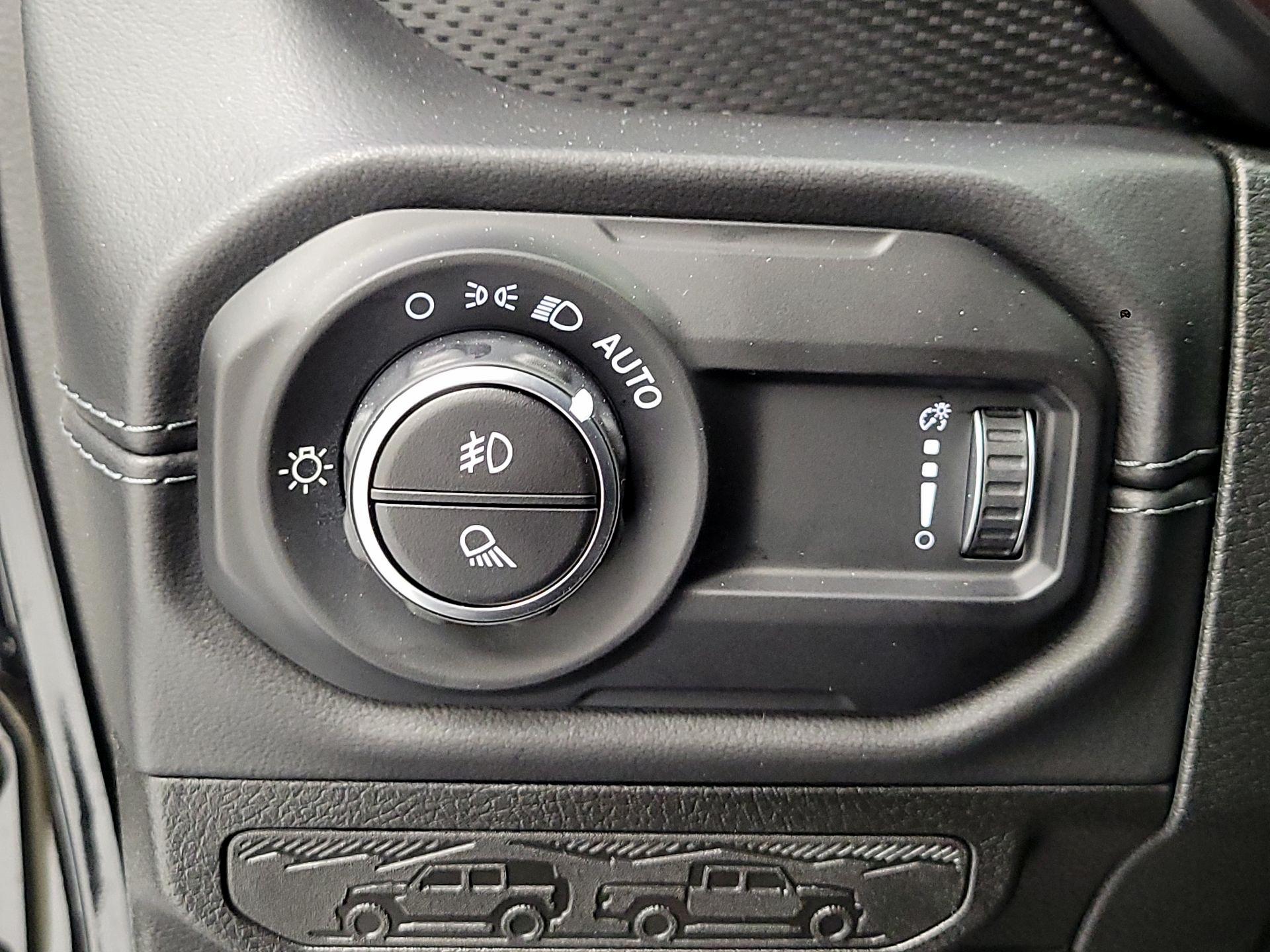 Thumbnail: 2025 Jeep Gladiator - 11