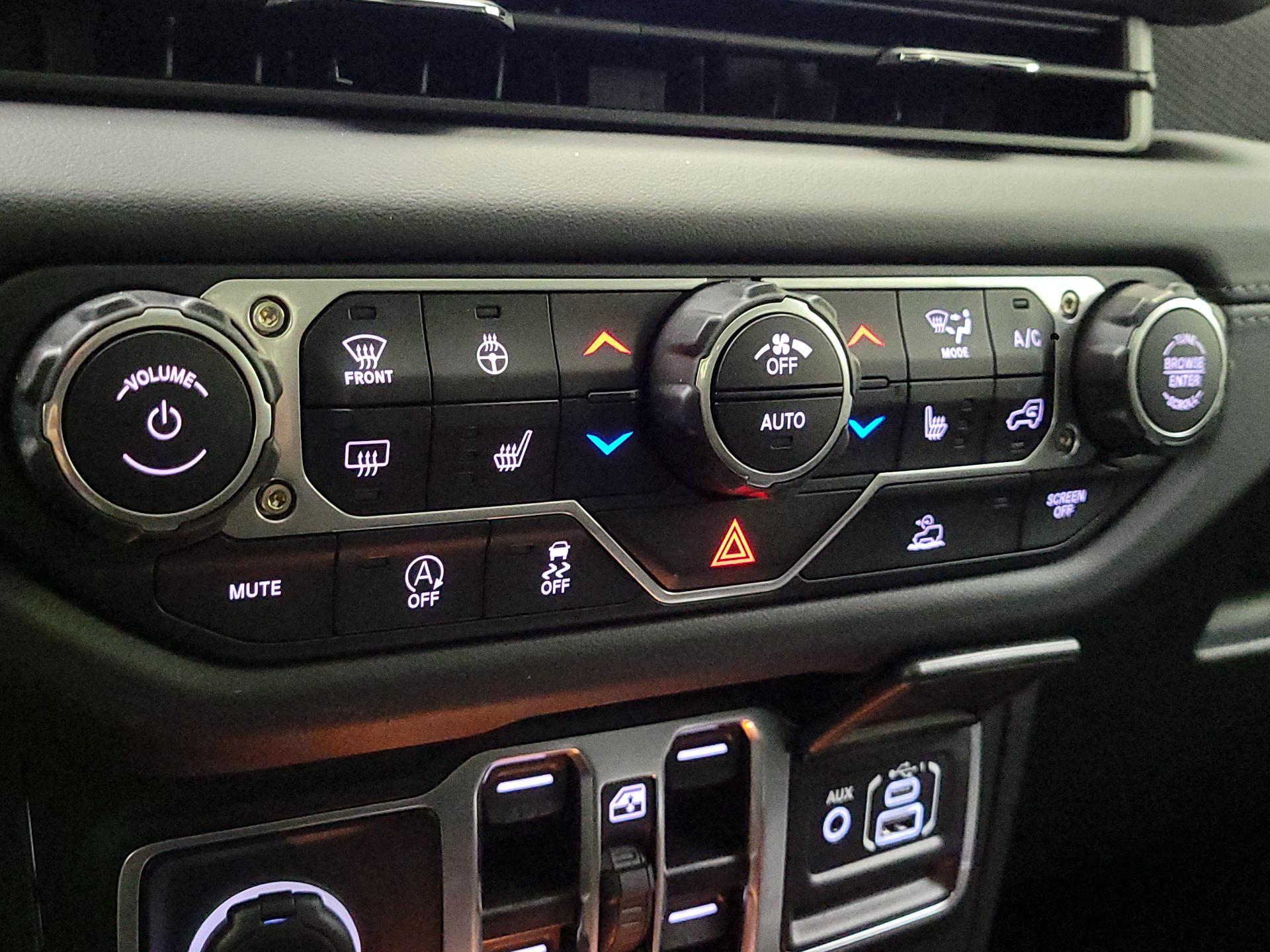 Thumbnail: 2025 Jeep Gladiator - 14