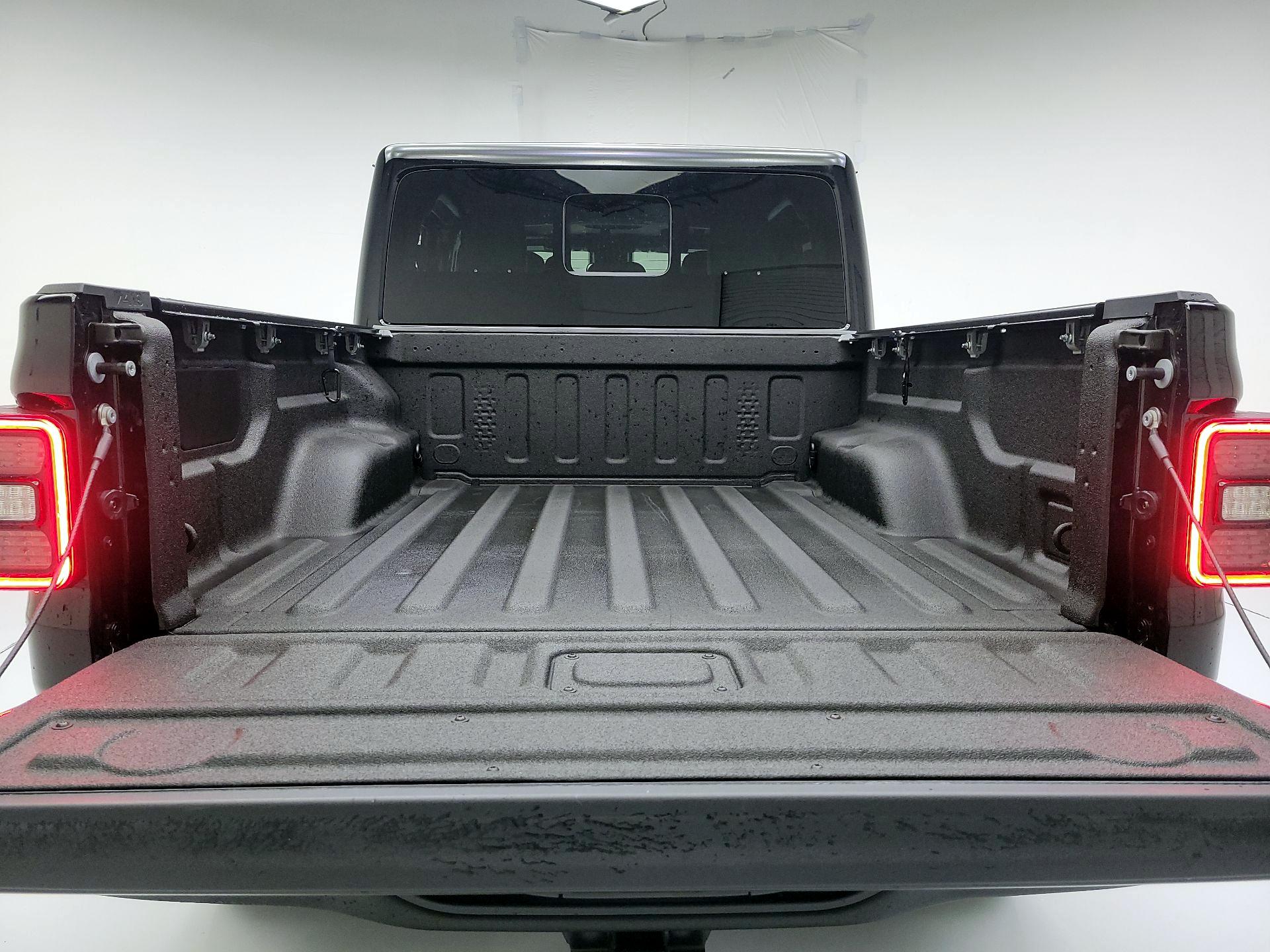 Thumbnail: 2025 Jeep Gladiator - 18