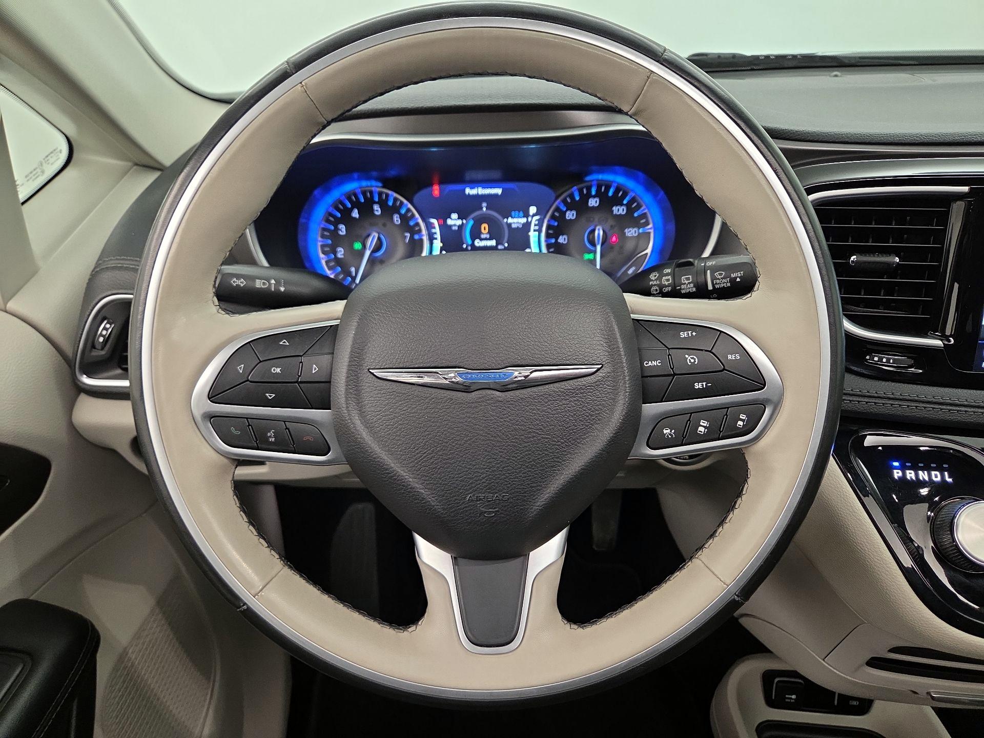 Thumbnail: 2019 Chrysler Pacifica - 10
