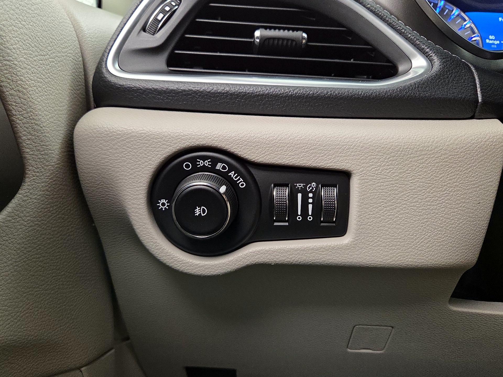 Thumbnail: 2019 Chrysler Pacifica - 13