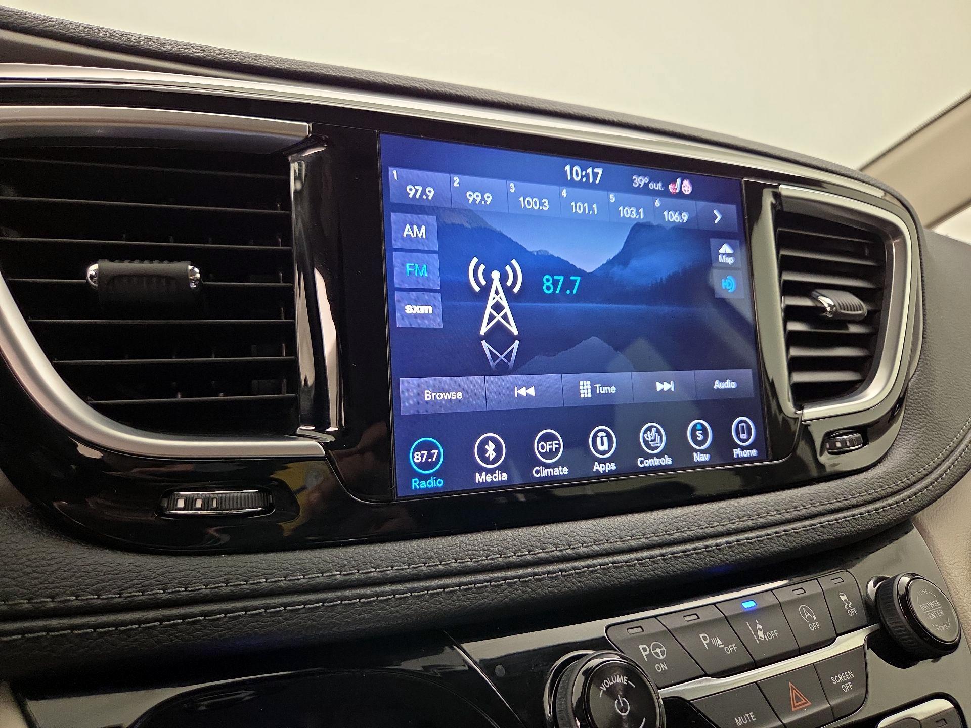 Thumbnail: 2019 Chrysler Pacifica - 16