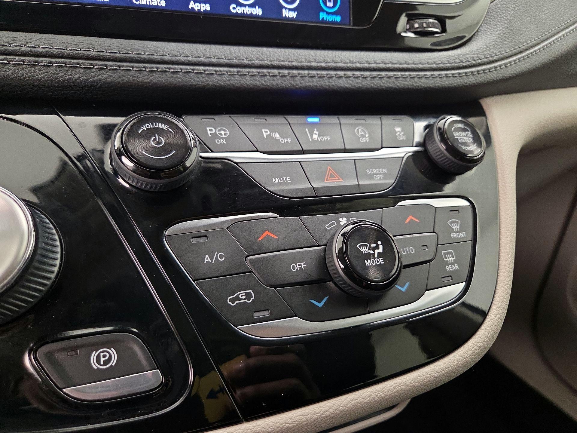 Thumbnail: 2019 Chrysler Pacifica - 17