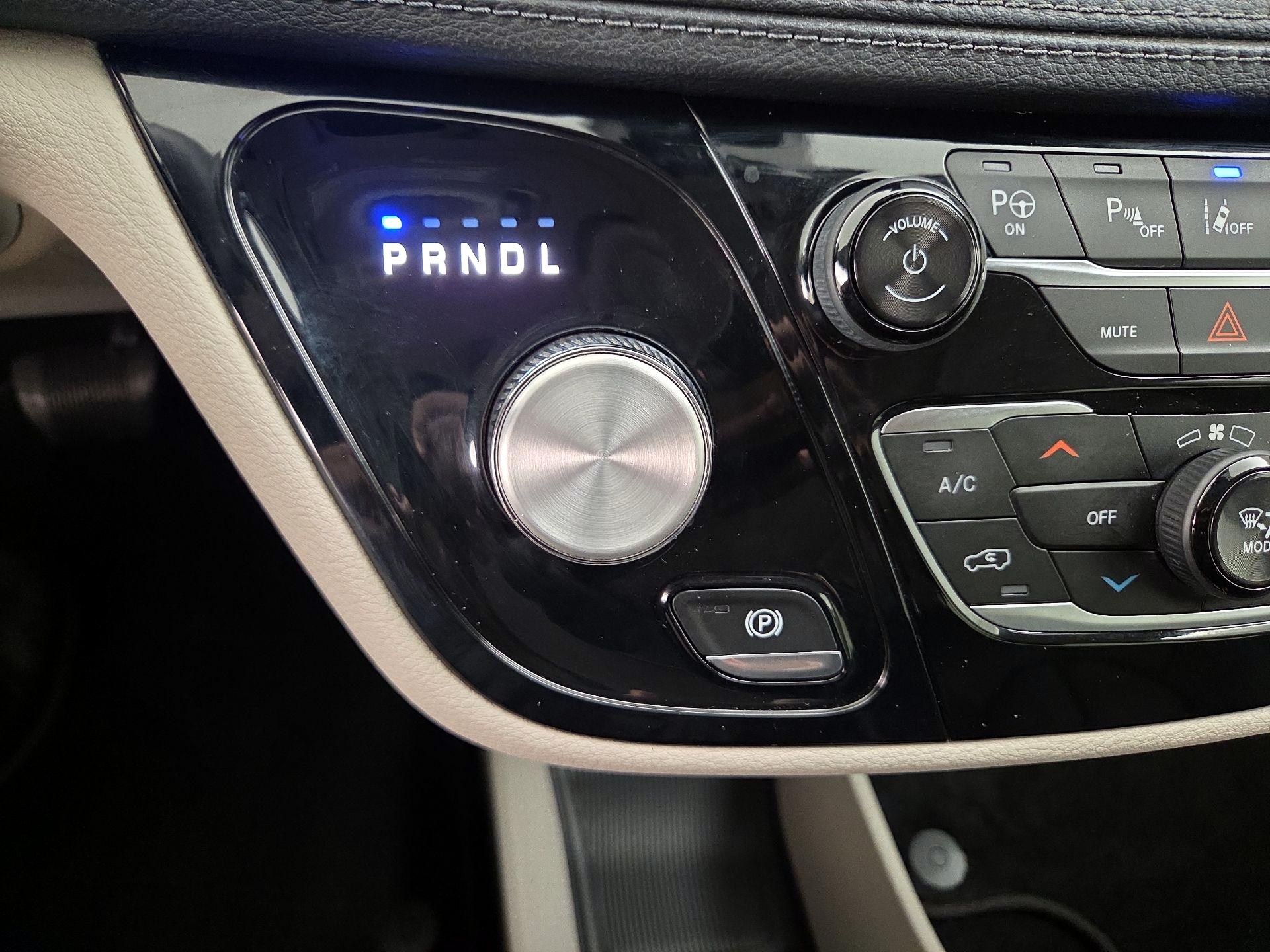 Thumbnail: 2019 Chrysler Pacifica - 18