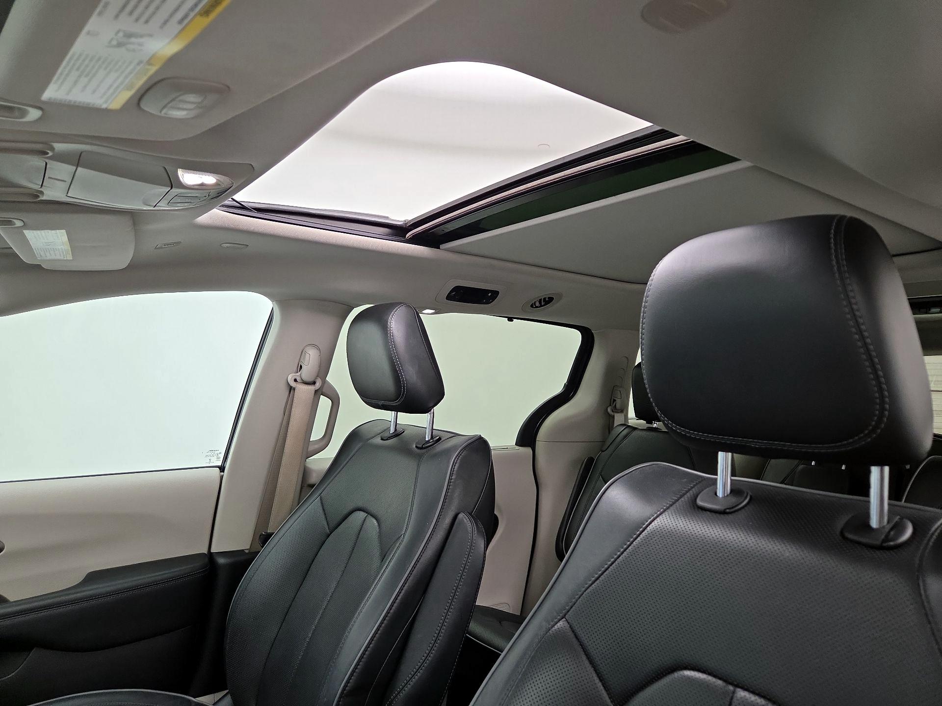 Thumbnail: 2019 Chrysler Pacifica - 20