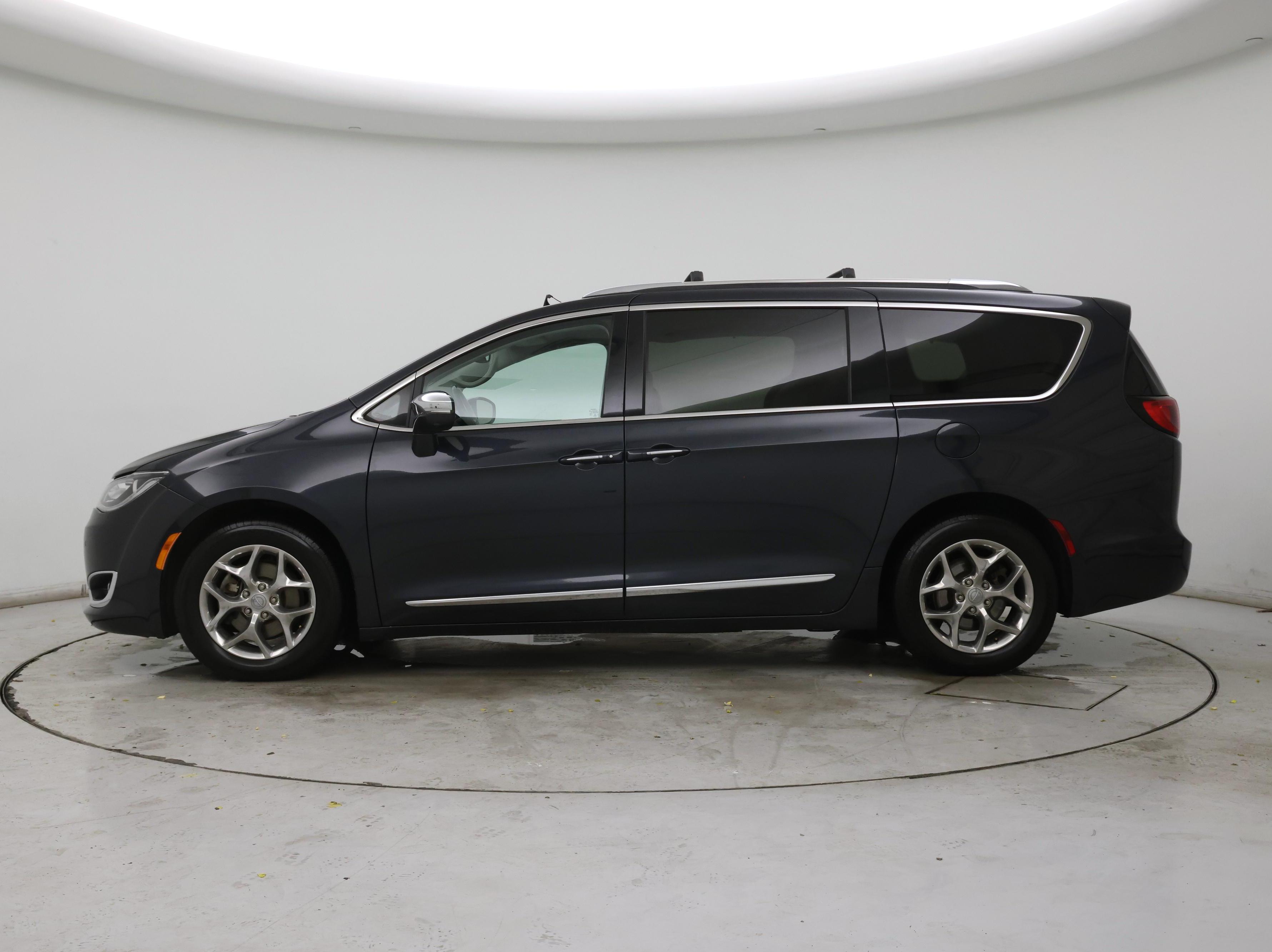 Thumbnail: 2019 Chrysler Pacifica - 3