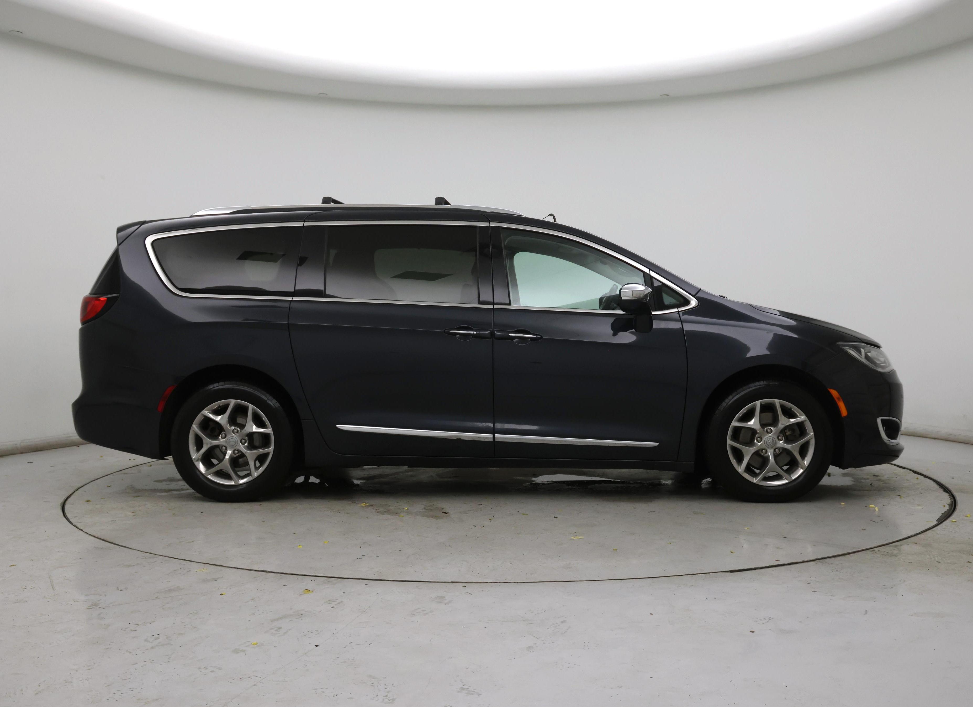 Thumbnail: 2019 Chrysler Pacifica - 7