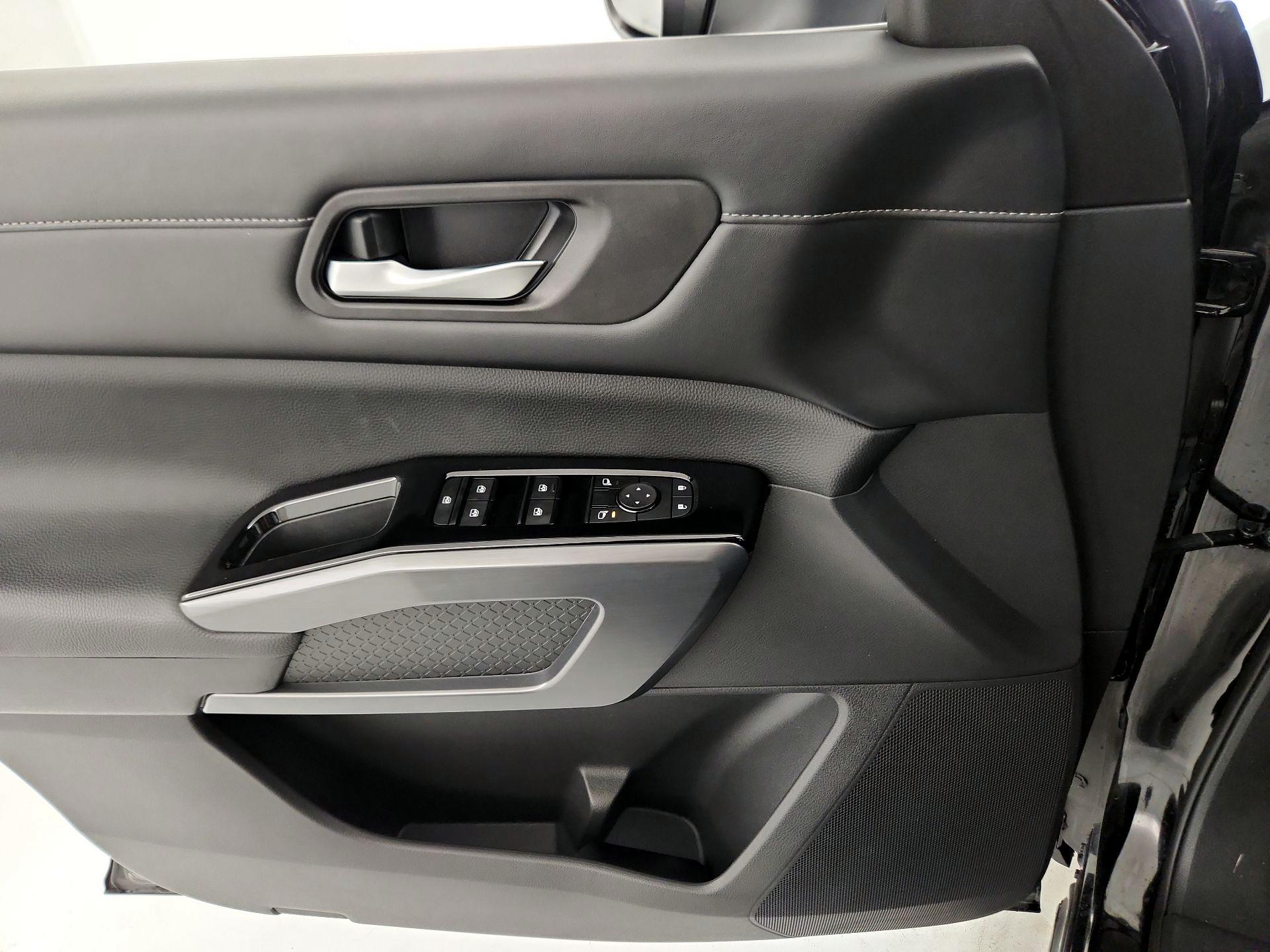 Thumbnail: 2023 Nissan Pathfinder - 12