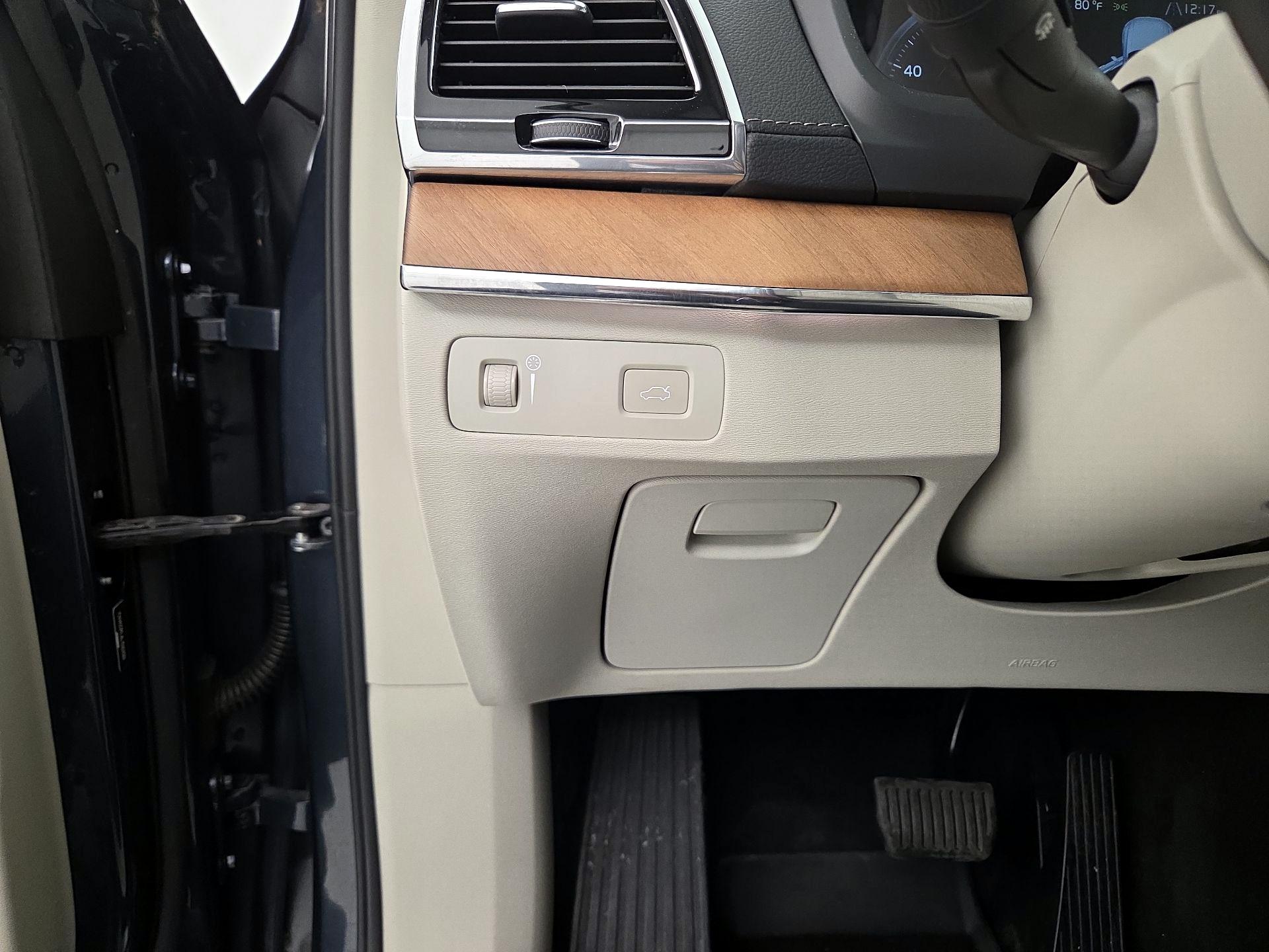 Thumbnail: 2020 Volvo XC90 - 13