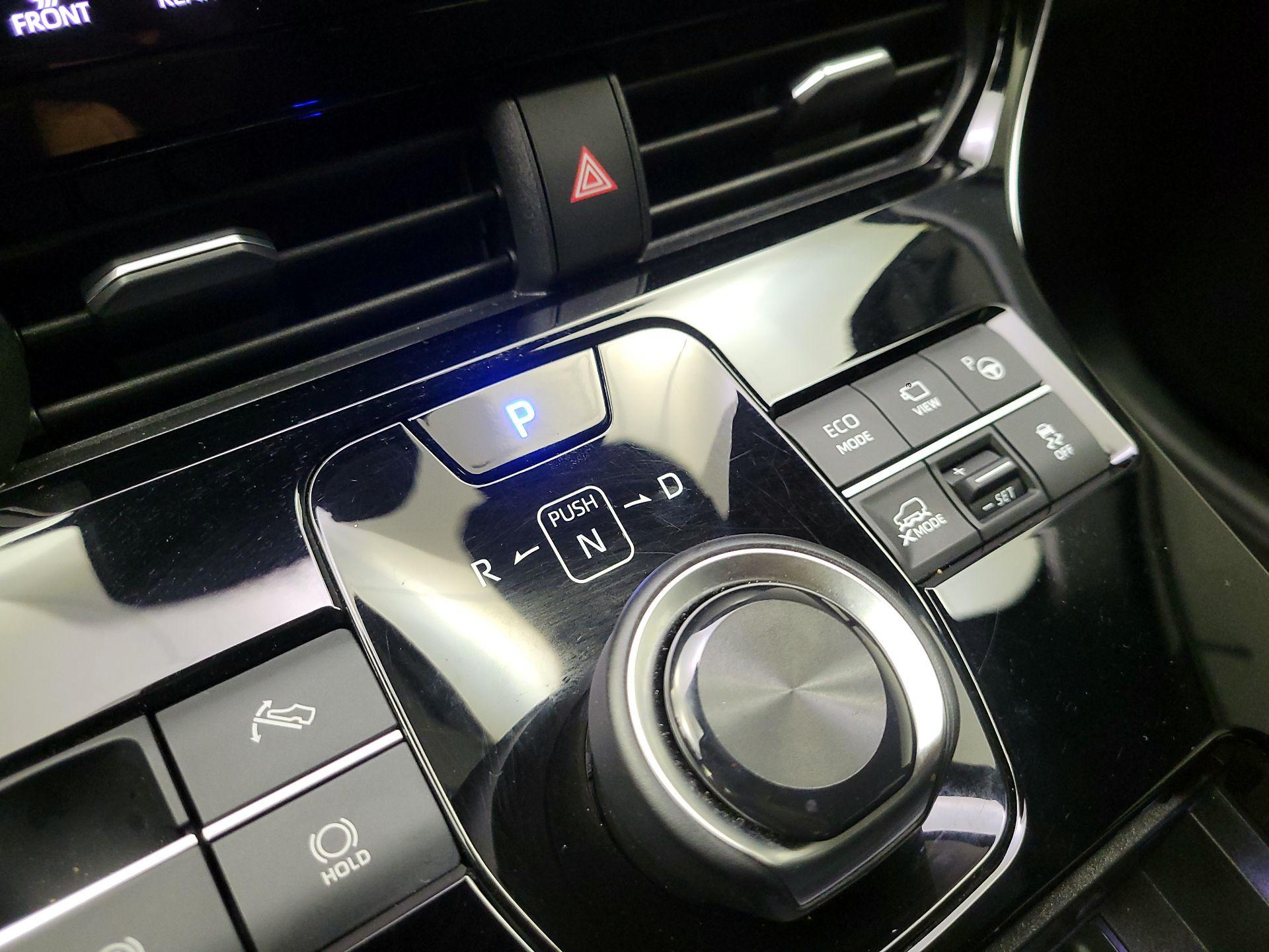 Thumbnail: 2024 Toyota bZ4X - 16