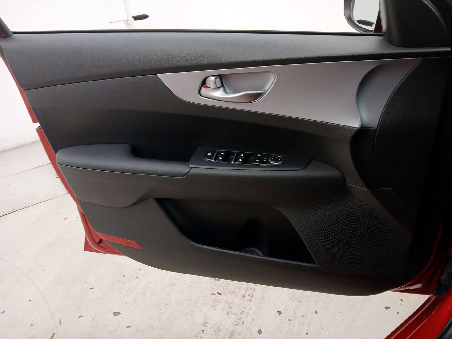 Thumbnail: 2023 Kia Forte - 12