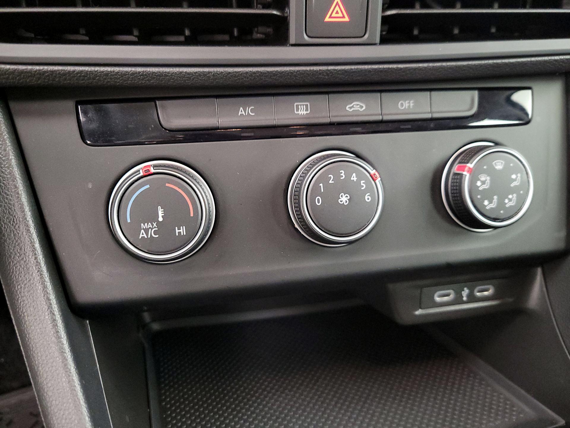 Thumbnail: 2024 Volkswagen Jetta - 16