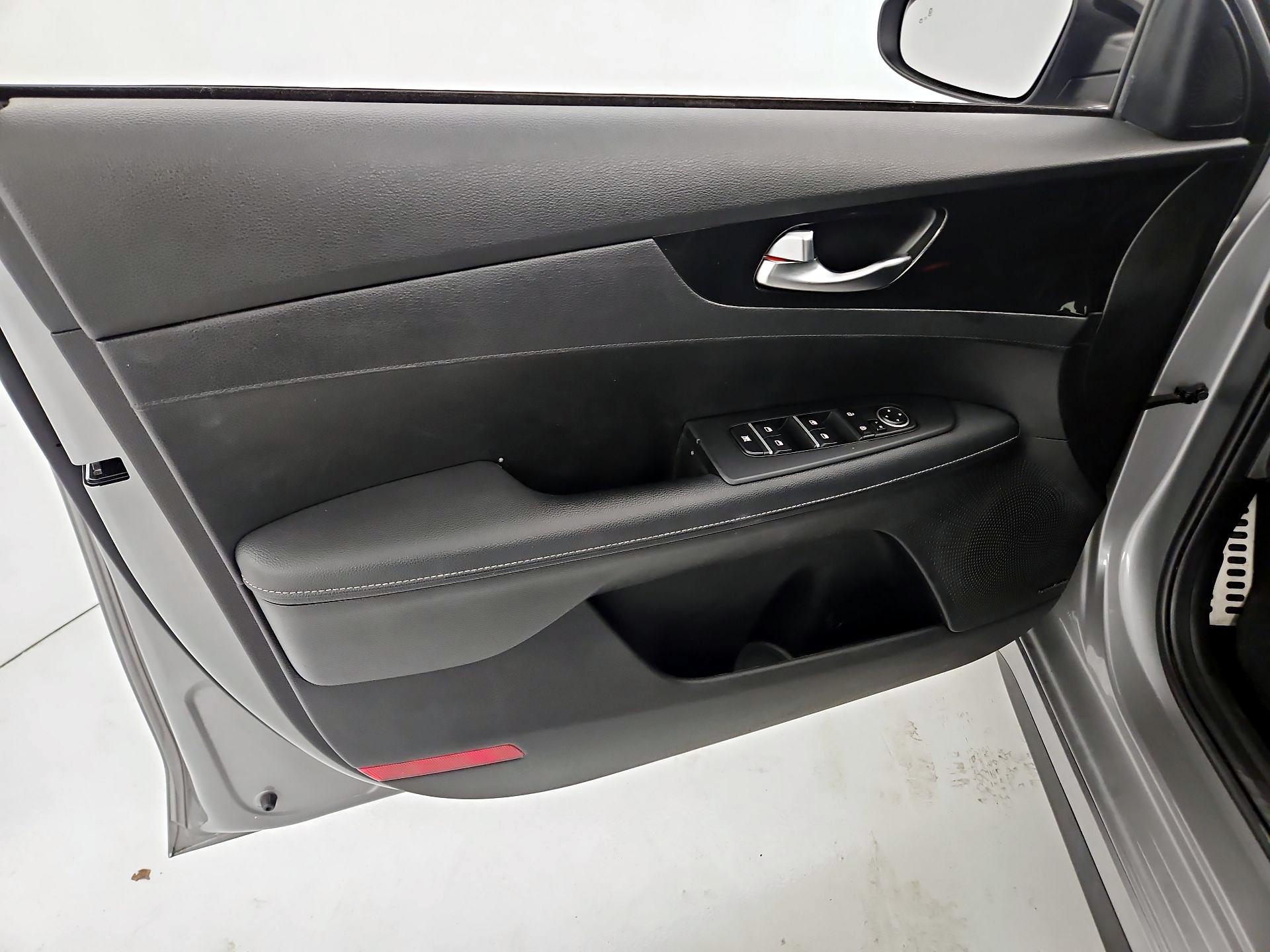 Thumbnail: 2023 Kia Forte - 12