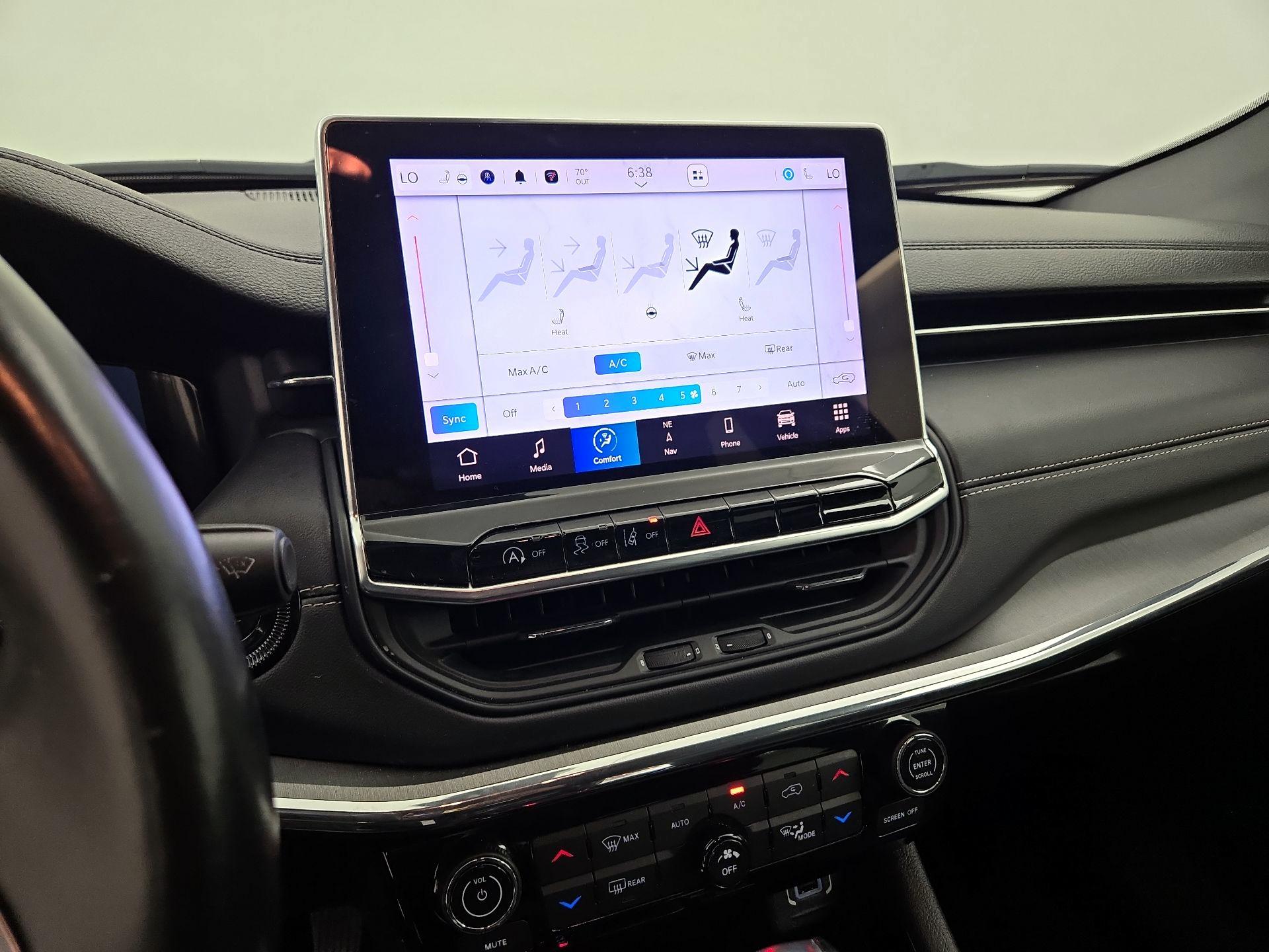 Thumbnail: 2022 Jeep Compass - 17