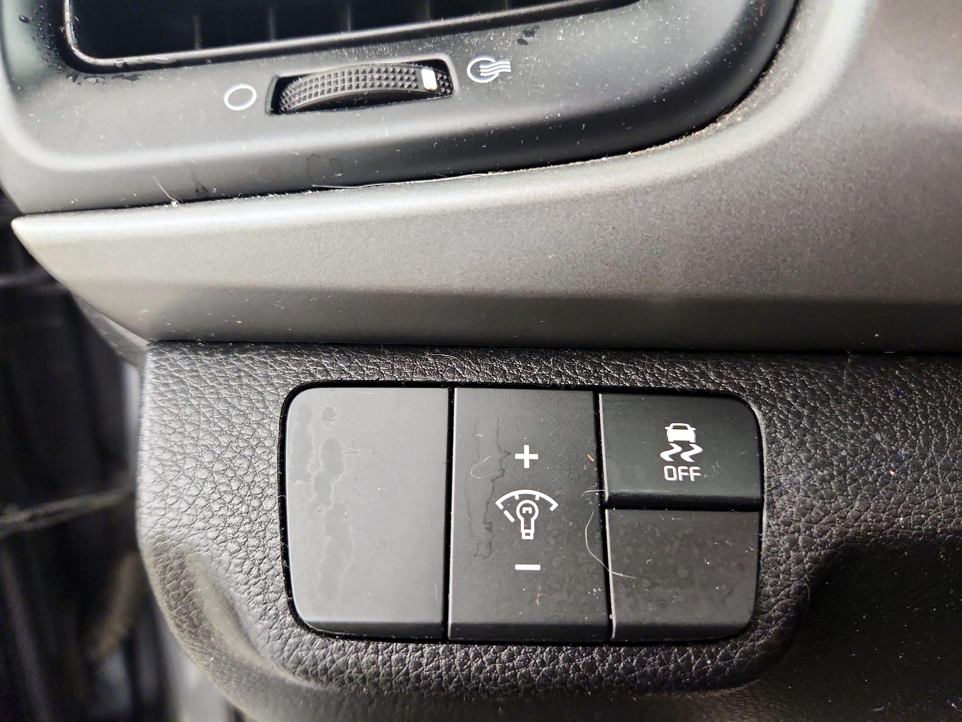 Thumbnail: 2020 Kia Rio - 13