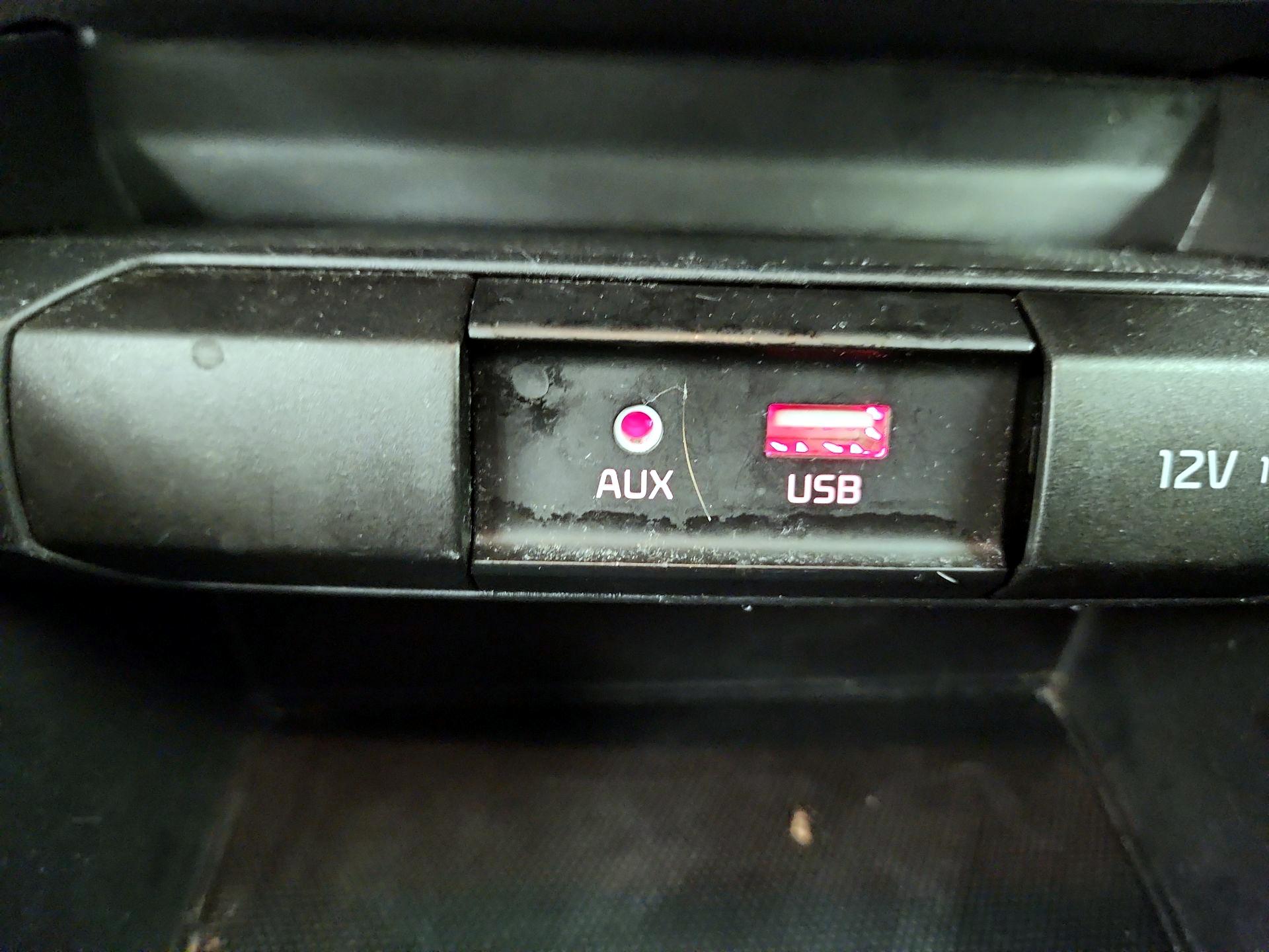 Thumbnail: 2020 Kia Rio - 18