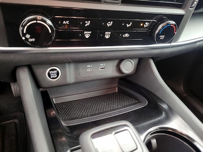 USB/AUX Ports