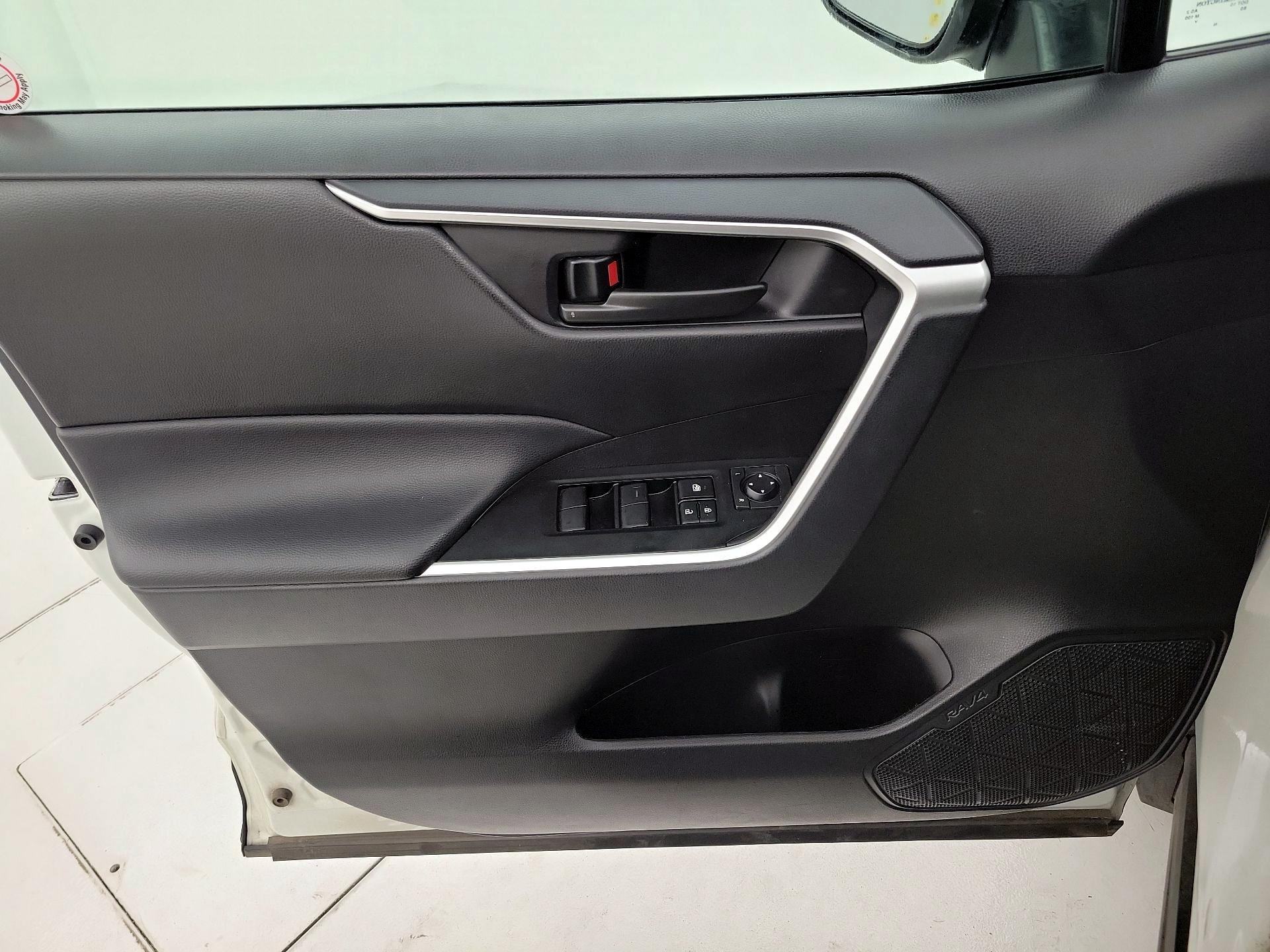 Thumbnail: 2025 Toyota RAV4 - 12