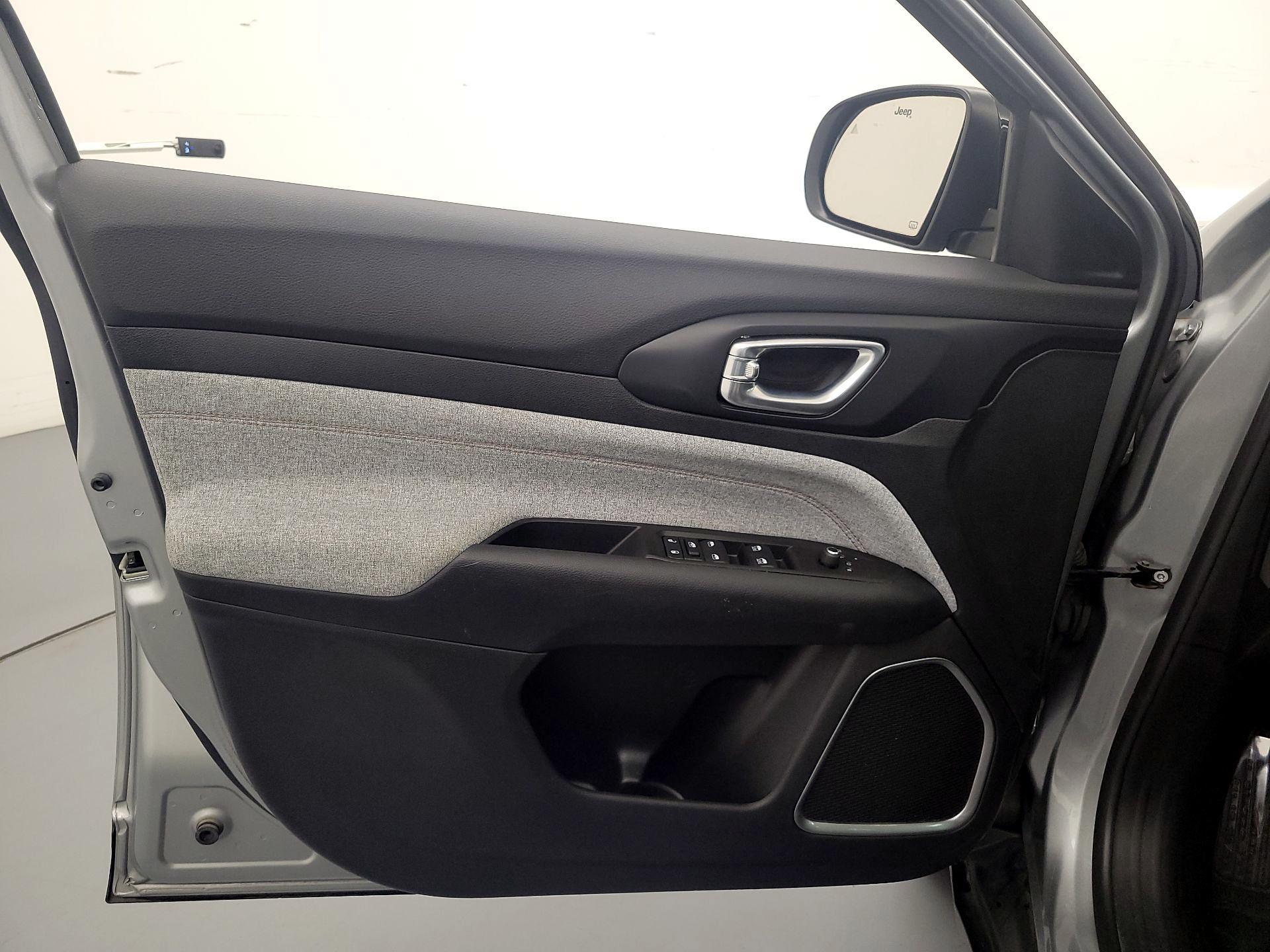 Thumbnail: 2022 Jeep Compass - 12