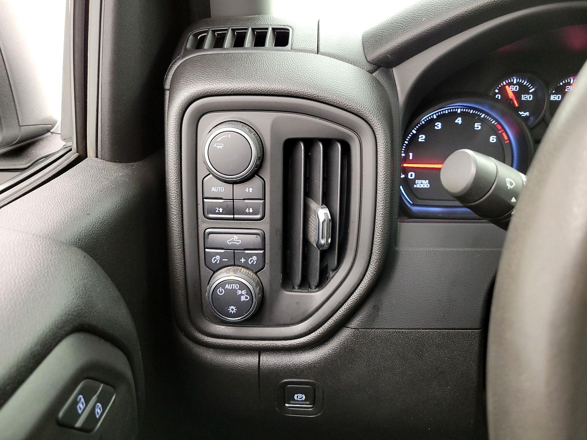 Thumbnail: 2020 Chevrolet Silverado 1500 - 13