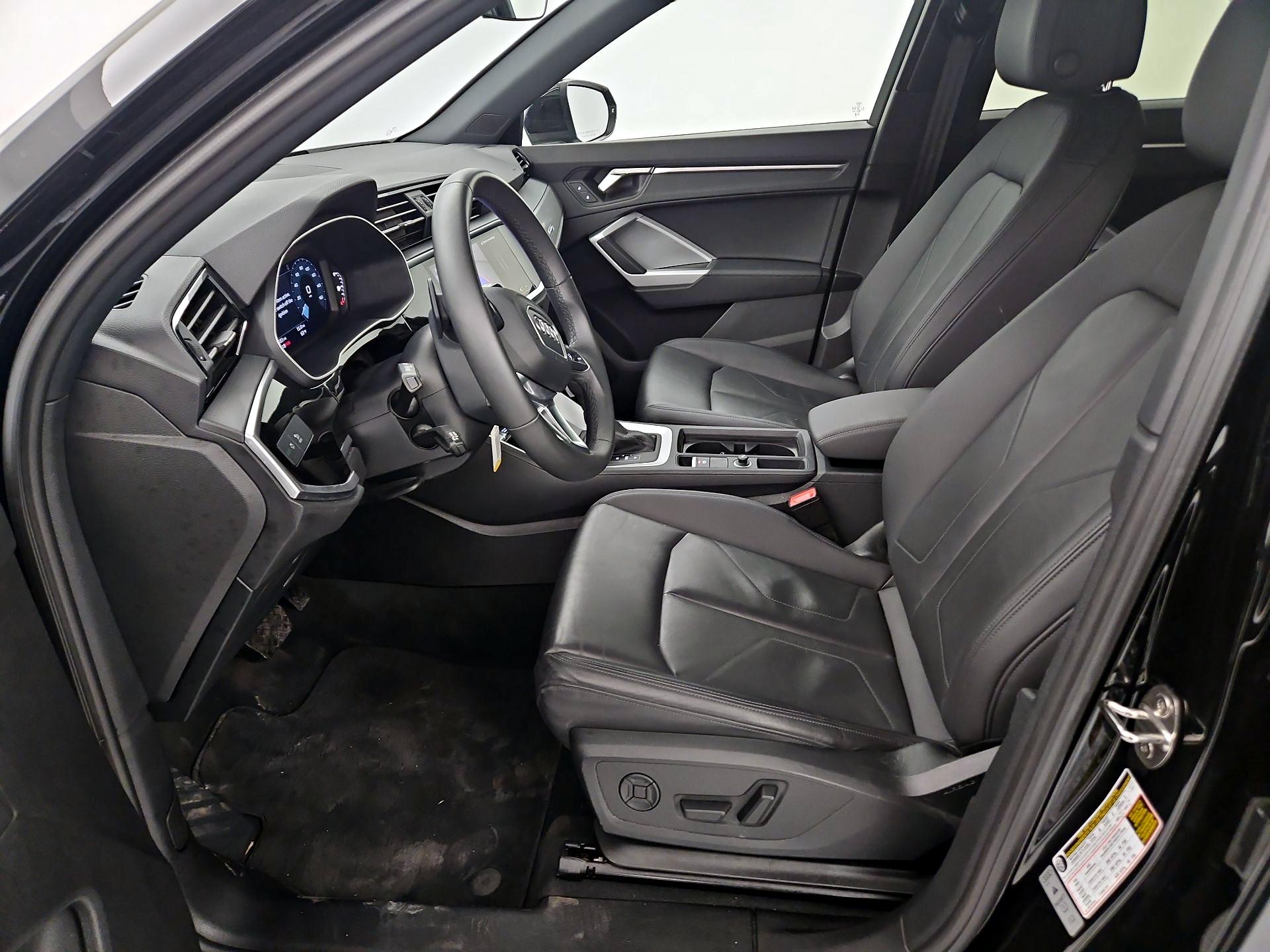 Thumbnail: 2025 Audi Q3 - 11