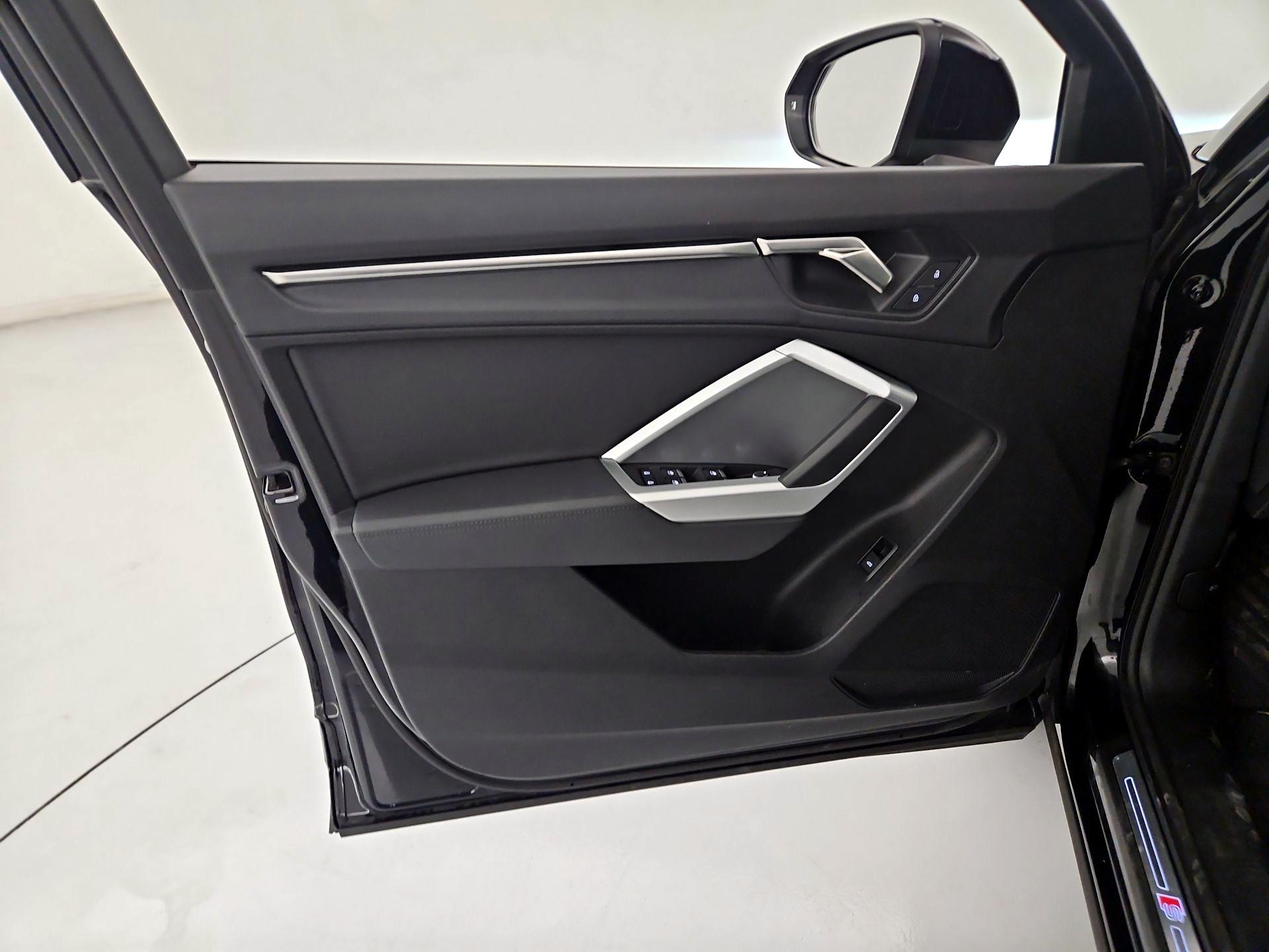 Thumbnail: 2025 Audi Q3 - 12