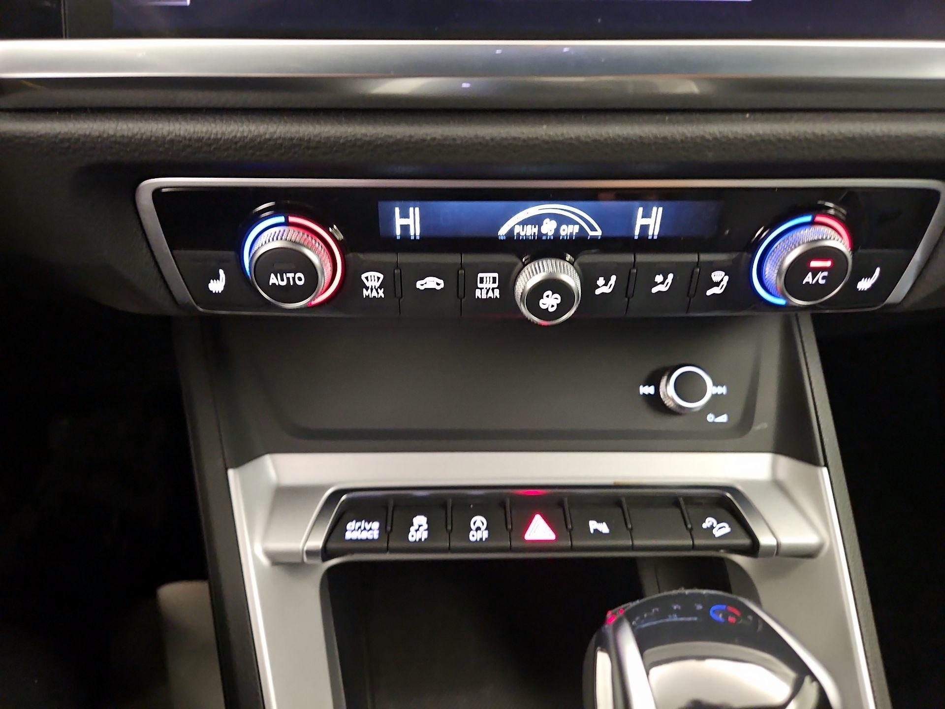 Thumbnail: 2025 Audi Q3 - 16