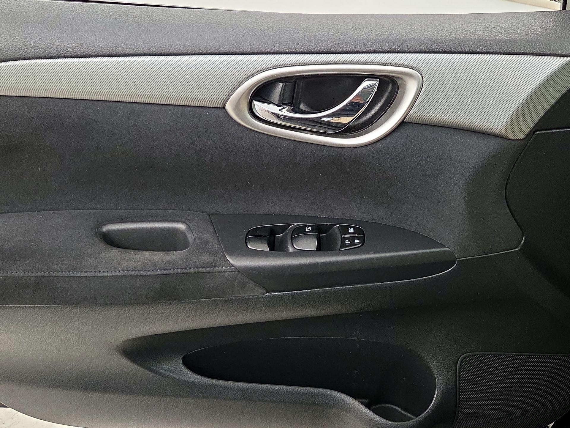 Thumbnail: 2014 Nissan Sentra - 12