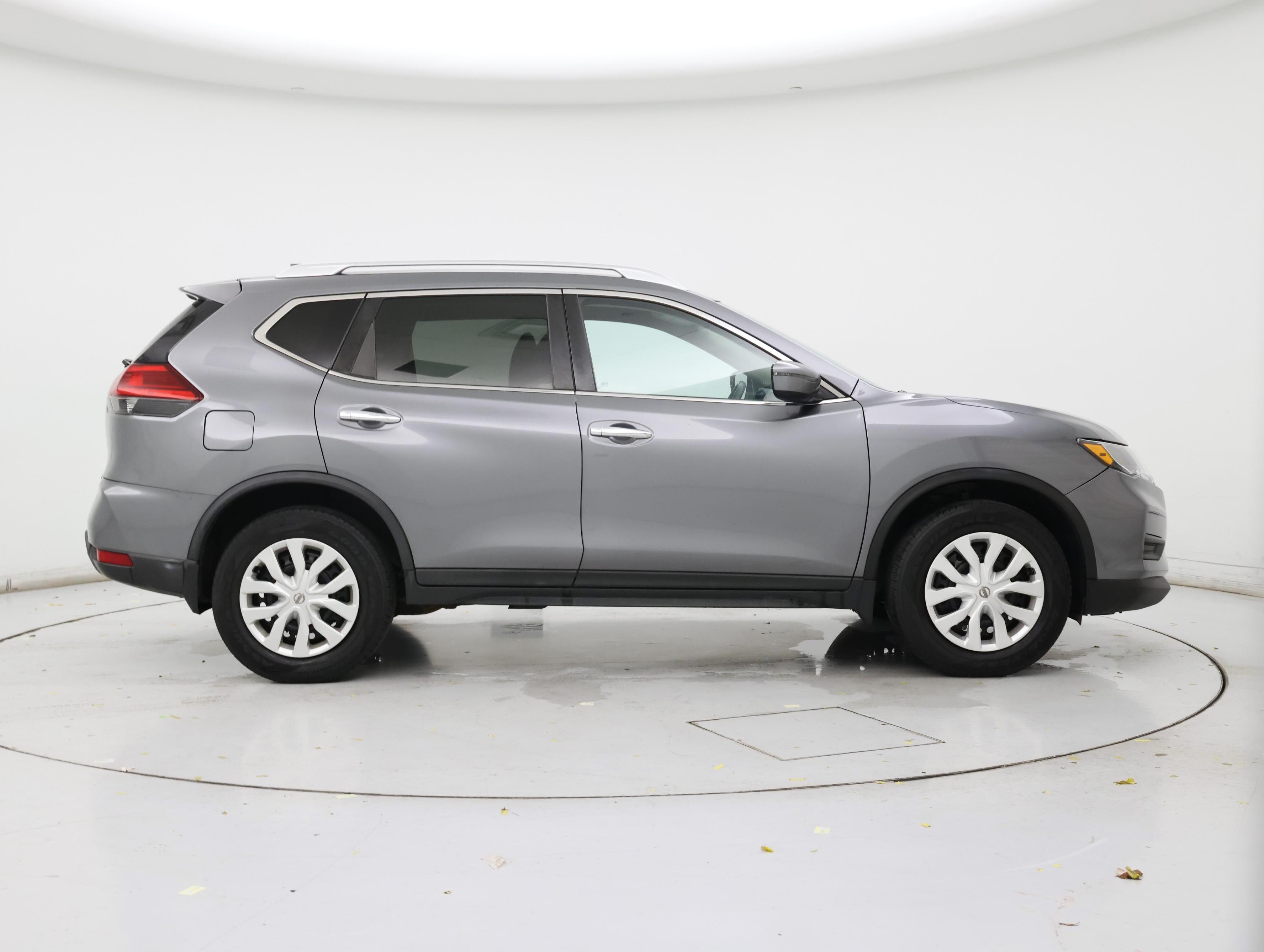 Thumbnail: 2017 Nissan Rogue - 7