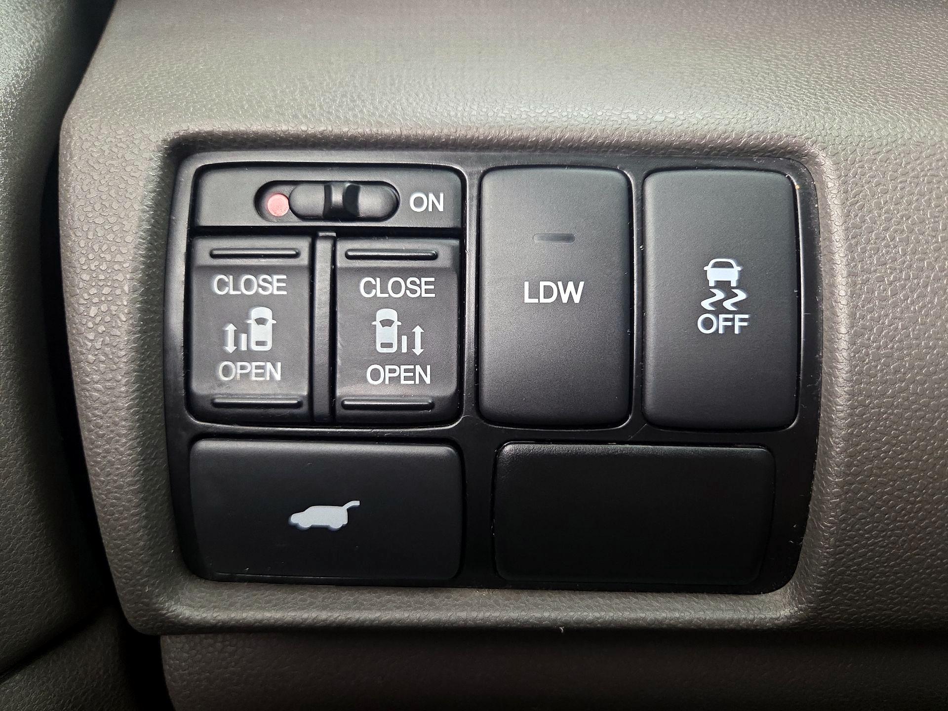 Thumbnail: 2015 Honda Odyssey - 13