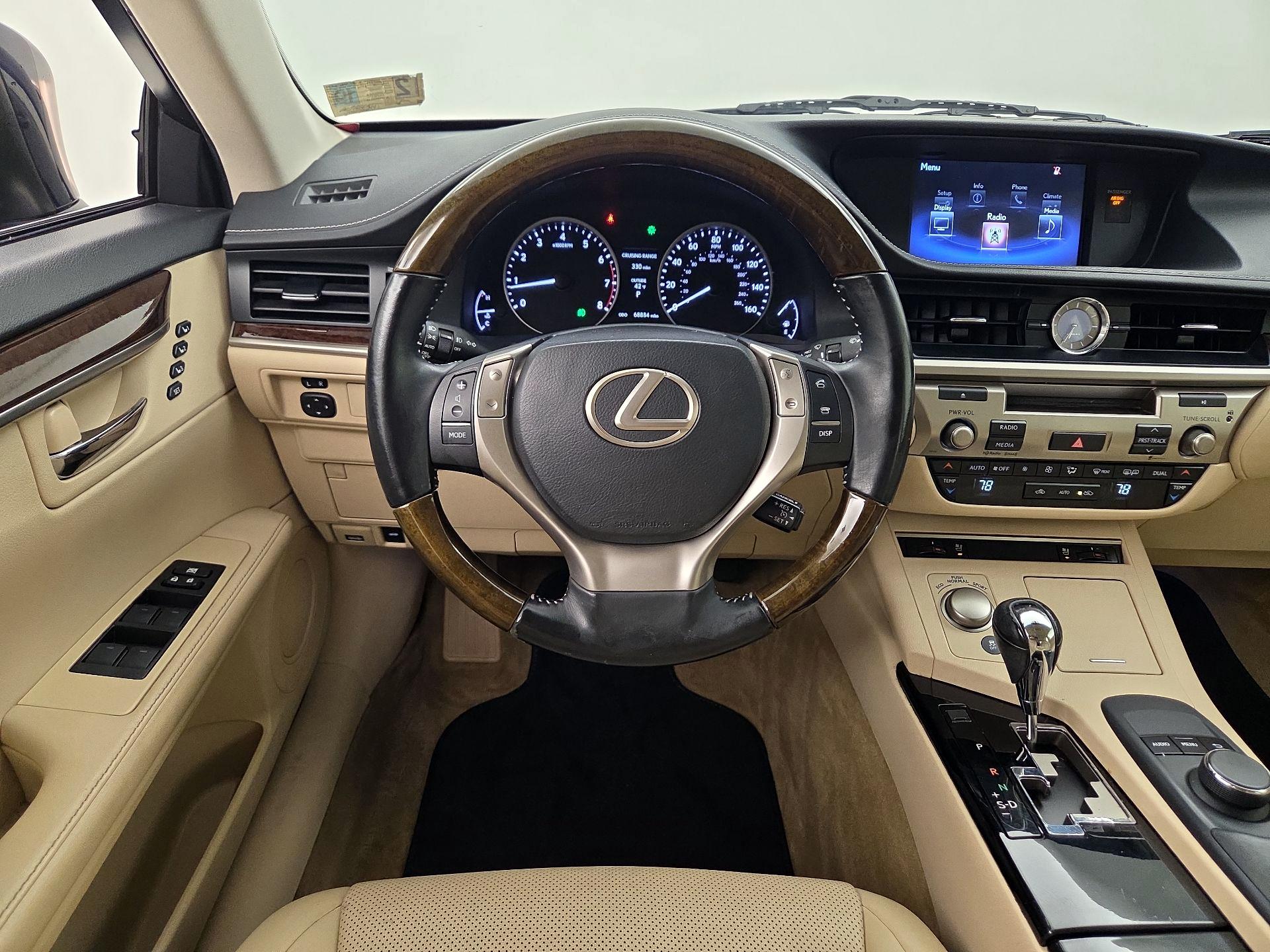 Thumbnail: 2015 Lexus ES - 10