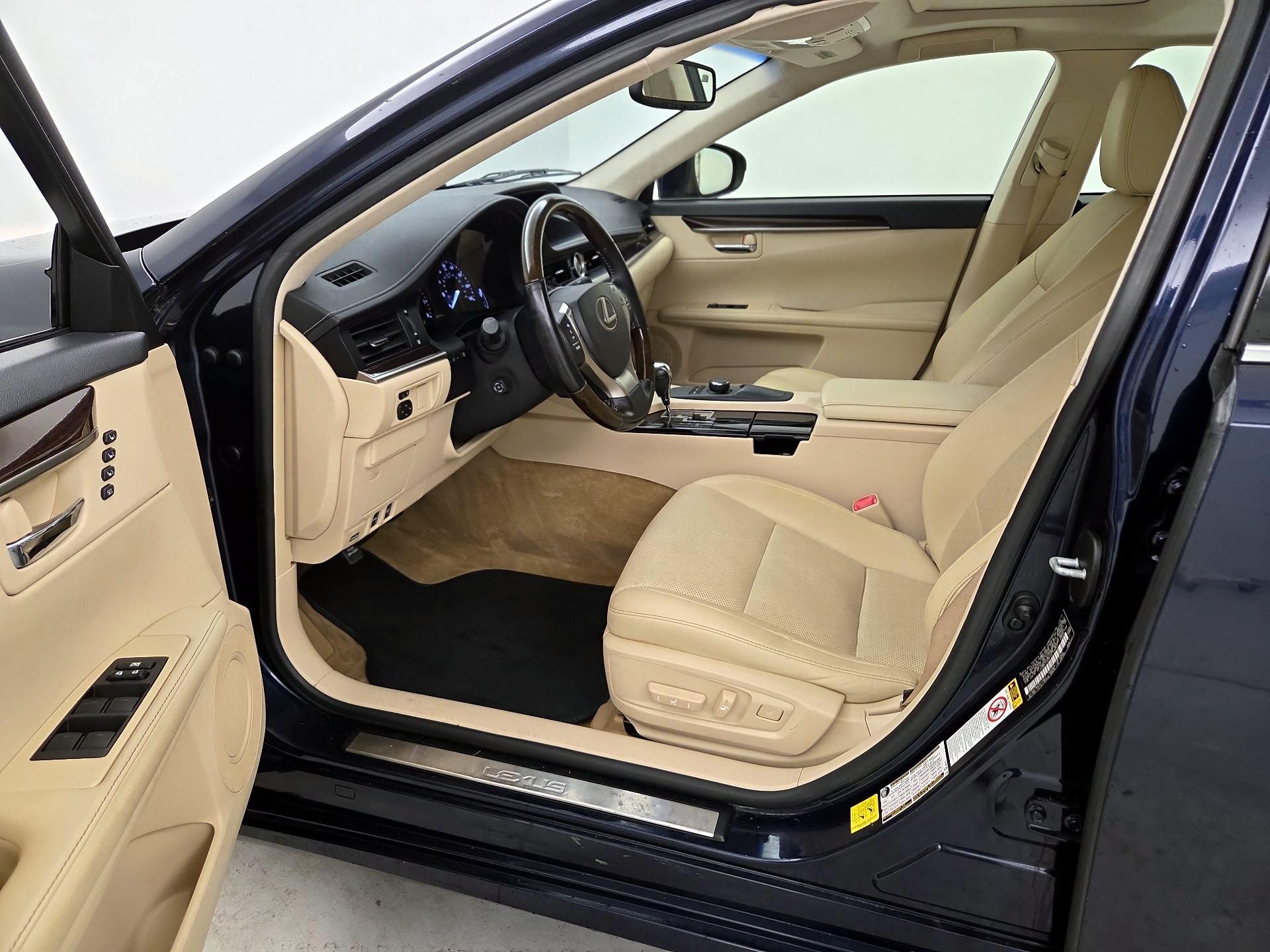 Thumbnail: 2015 Lexus ES - 11