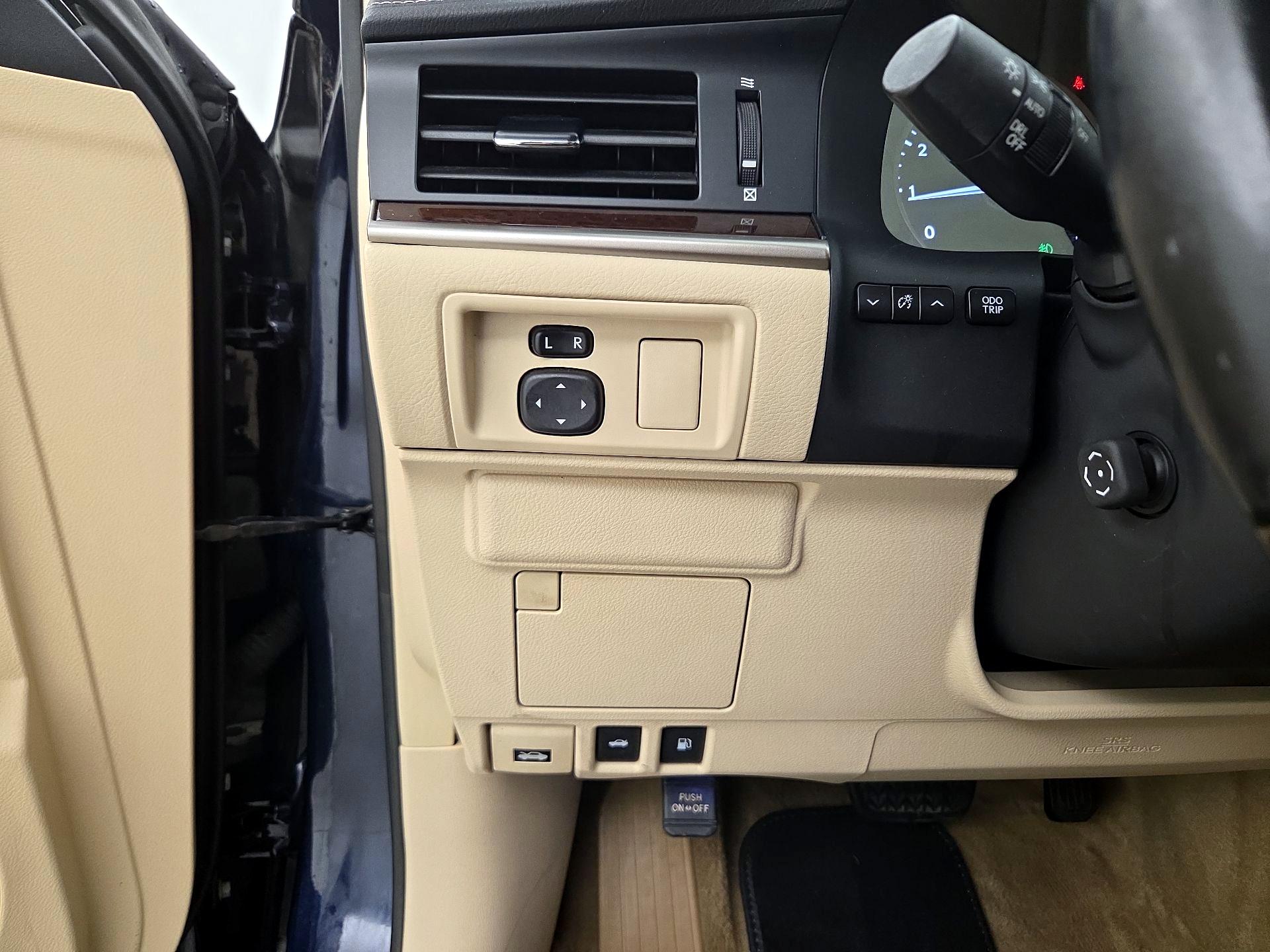 Thumbnail: 2015 Lexus ES - 13