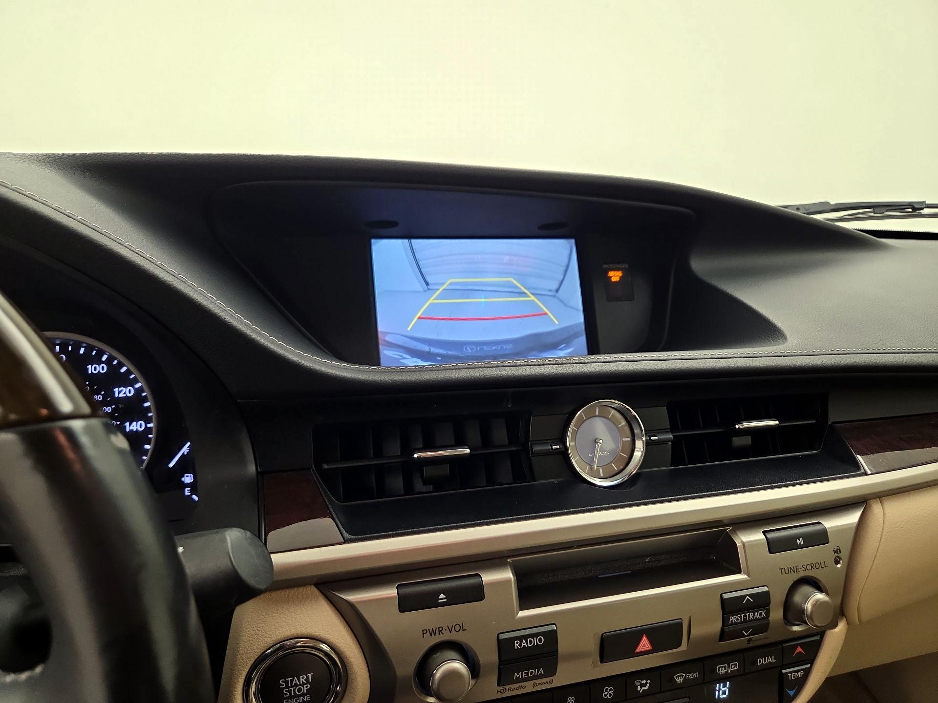 Thumbnail: 2015 Lexus ES - 14