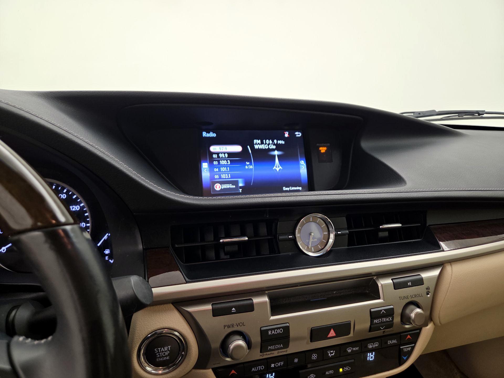 Thumbnail: 2015 Lexus ES - 15