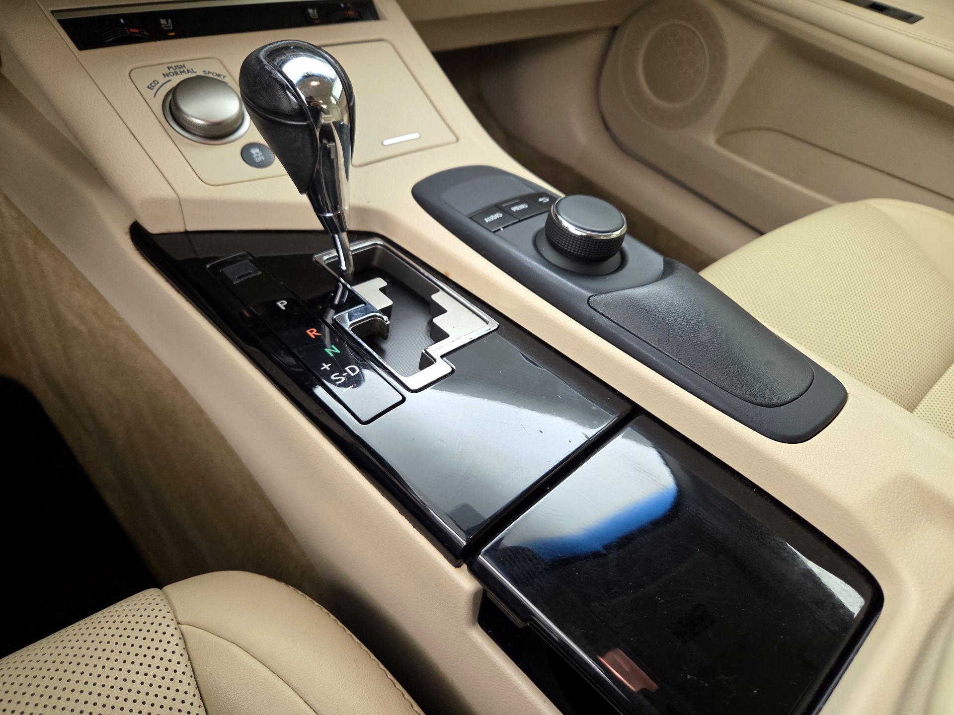 Thumbnail: 2015 Lexus ES - 17